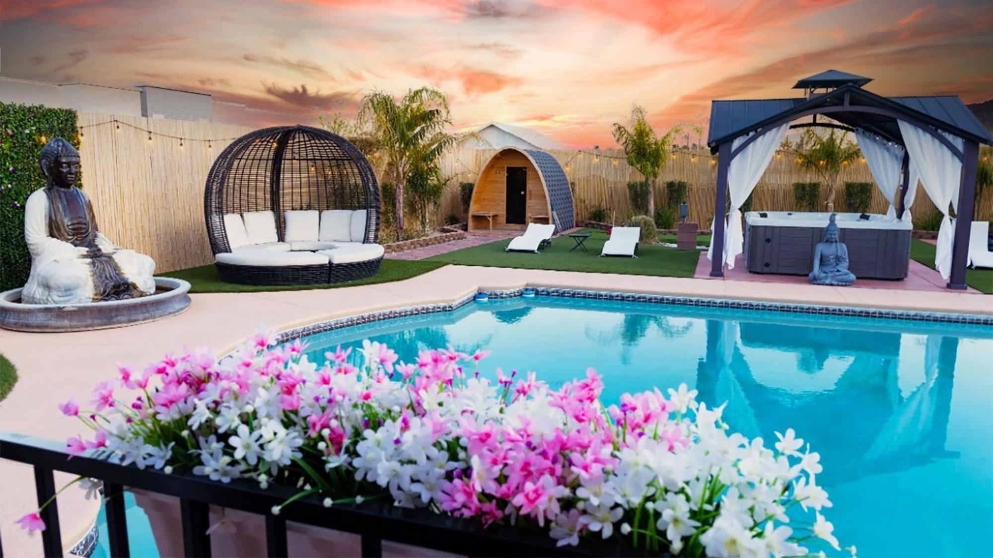 Buddha Mansion Luxury - 8br Modern, Hottub, Huge Pool, Sauna, Bbq Grill, Game Holiday home