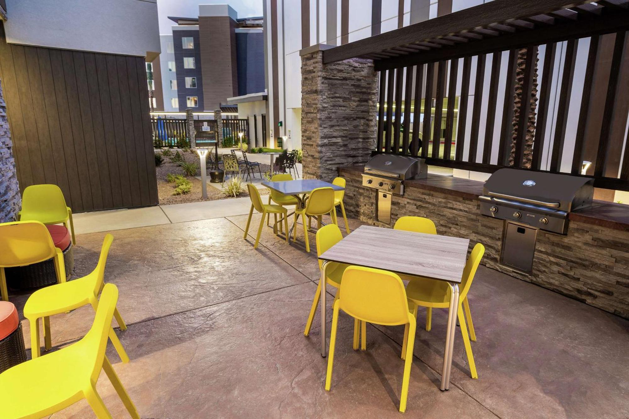 Hotel Home2 By Hilton Vegas Stadium District 3*