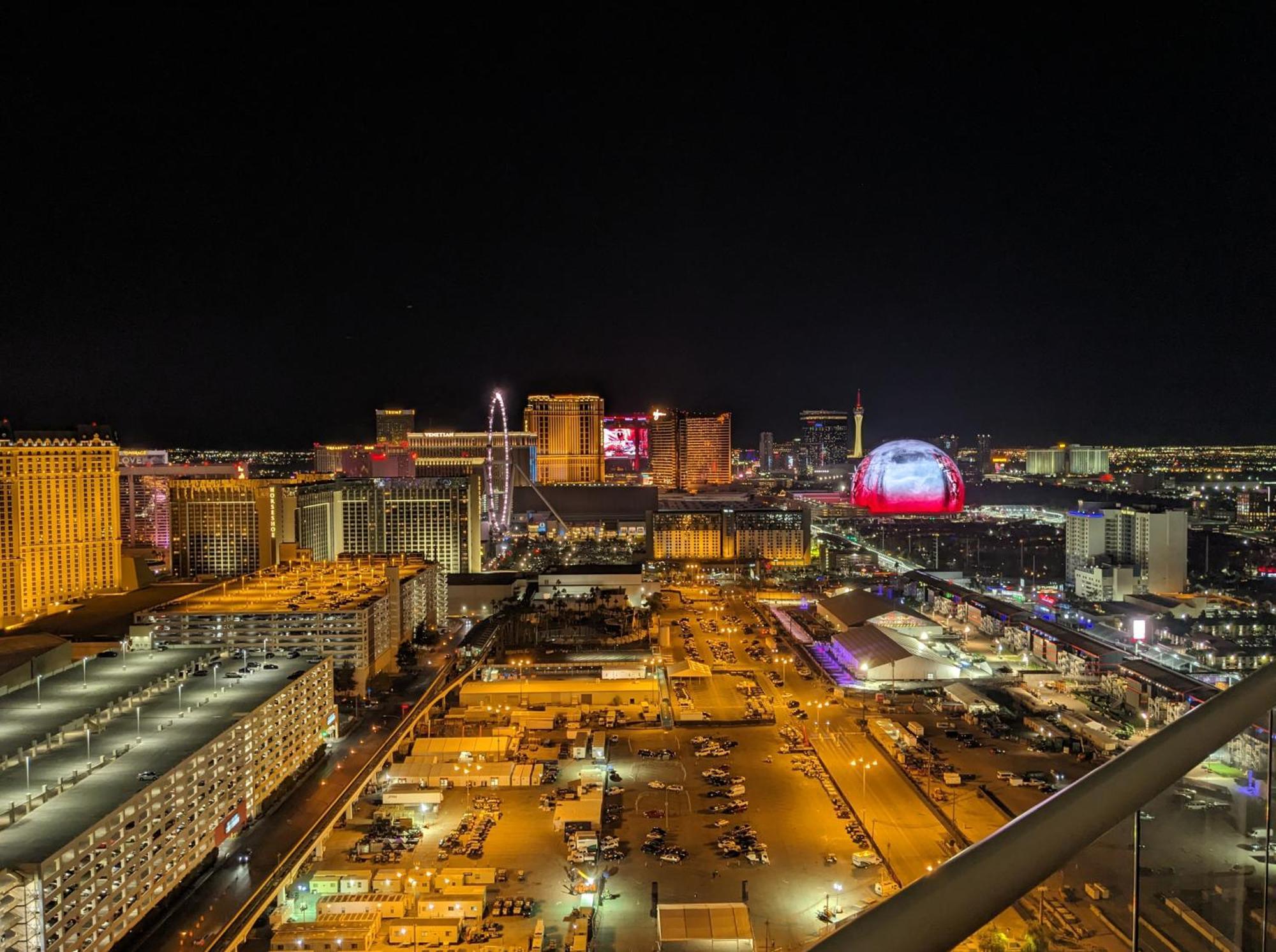Penthouse With Strip View At The Signature At Mgm Grand 4*