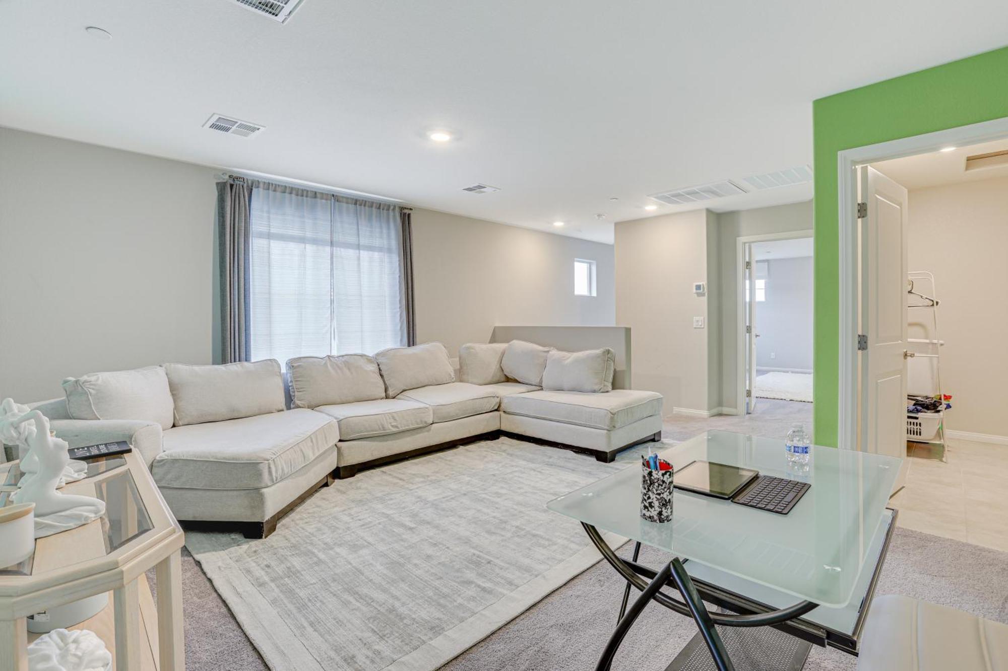 Spacious Vegas With Patio, 17 Mi To Strip! Holiday home Las Vegas