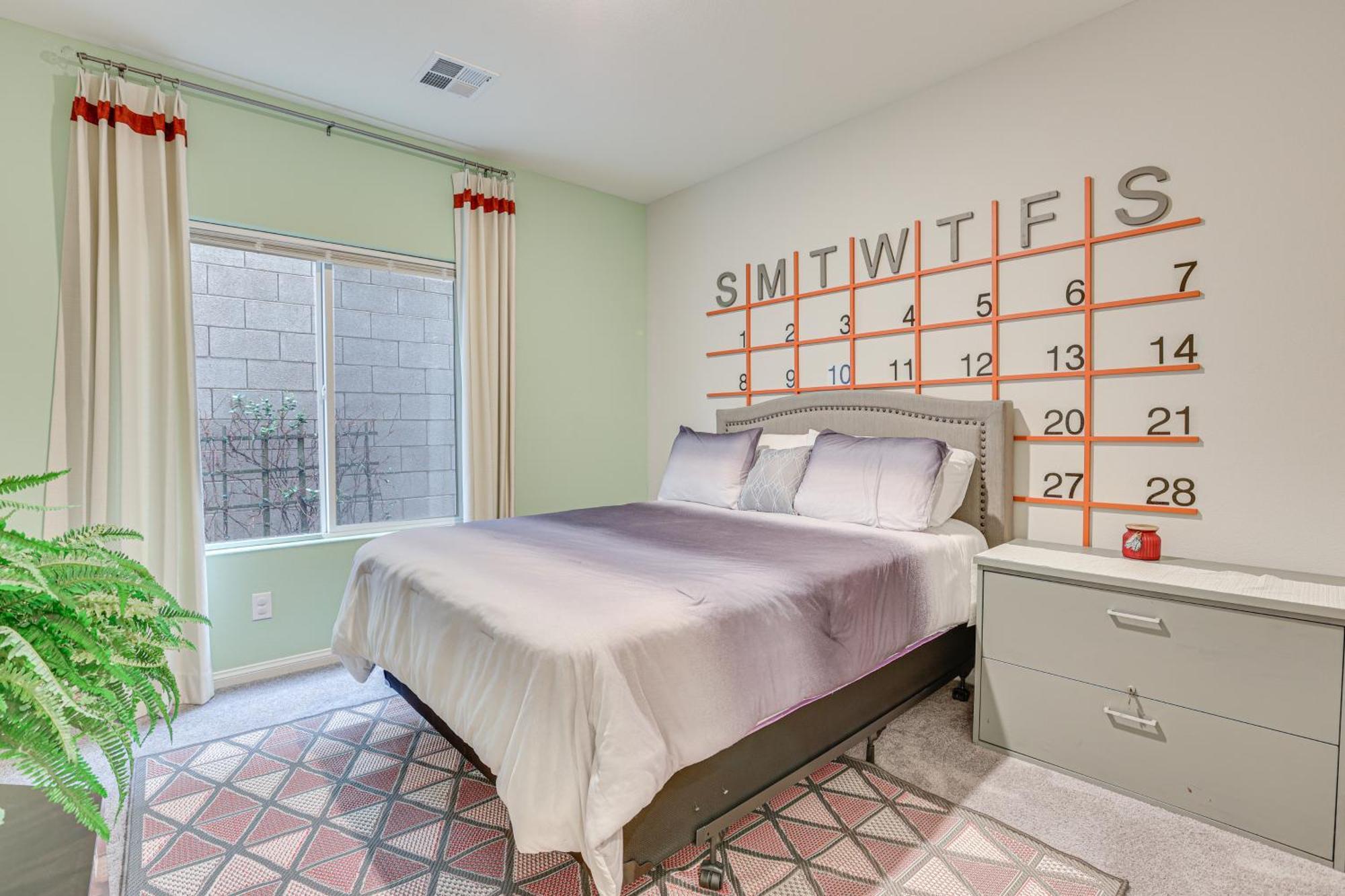 Spacious Vegas With Patio, 17 Mi To Strip! Holiday home