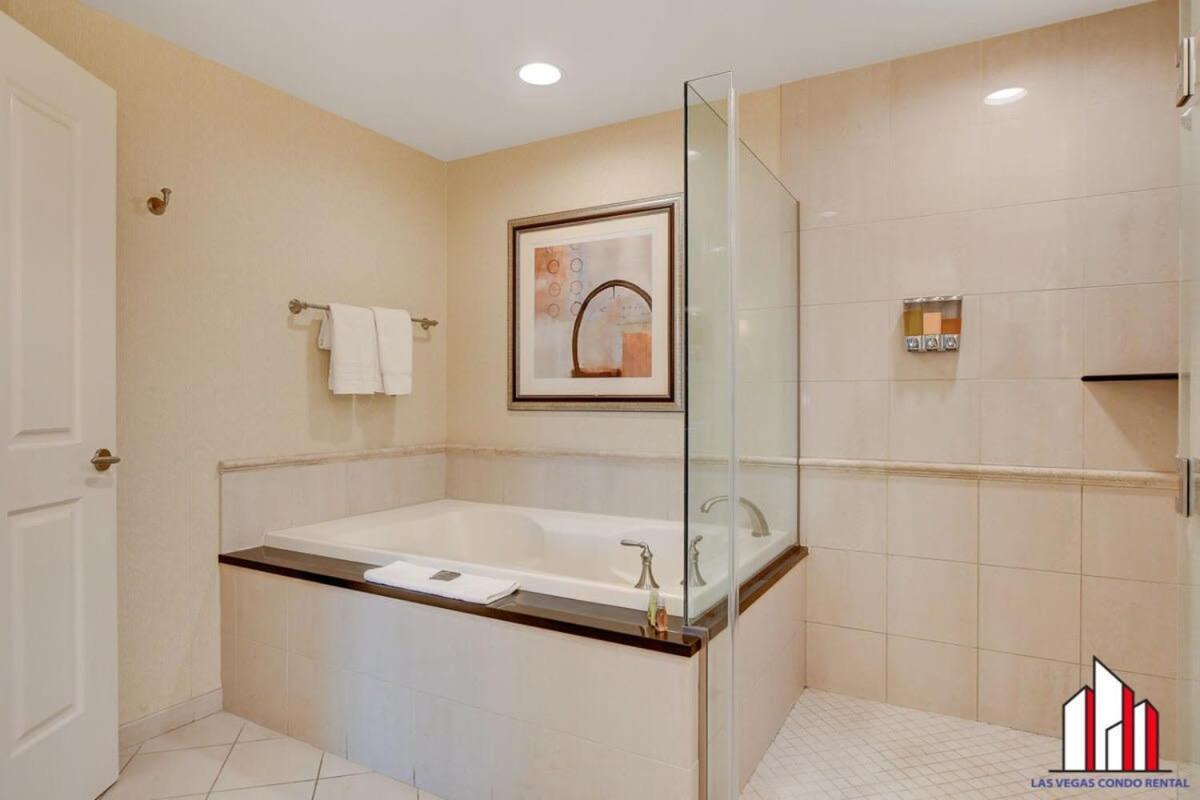 Holiday home Mgm Signature-20-609 Strip View Jacuzzi