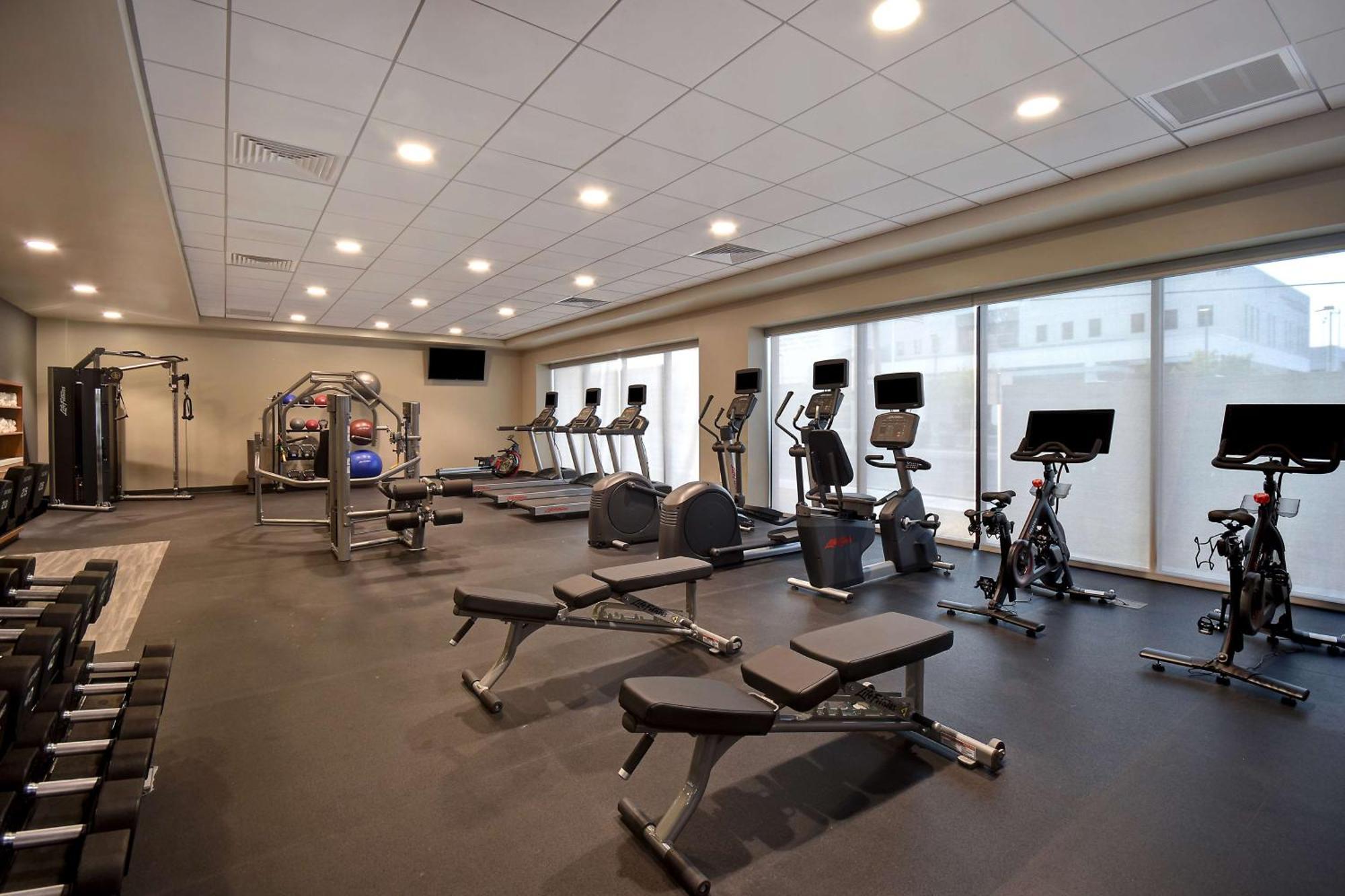 Hotel Hampton & Vegas Convention Center - No Fee 3*