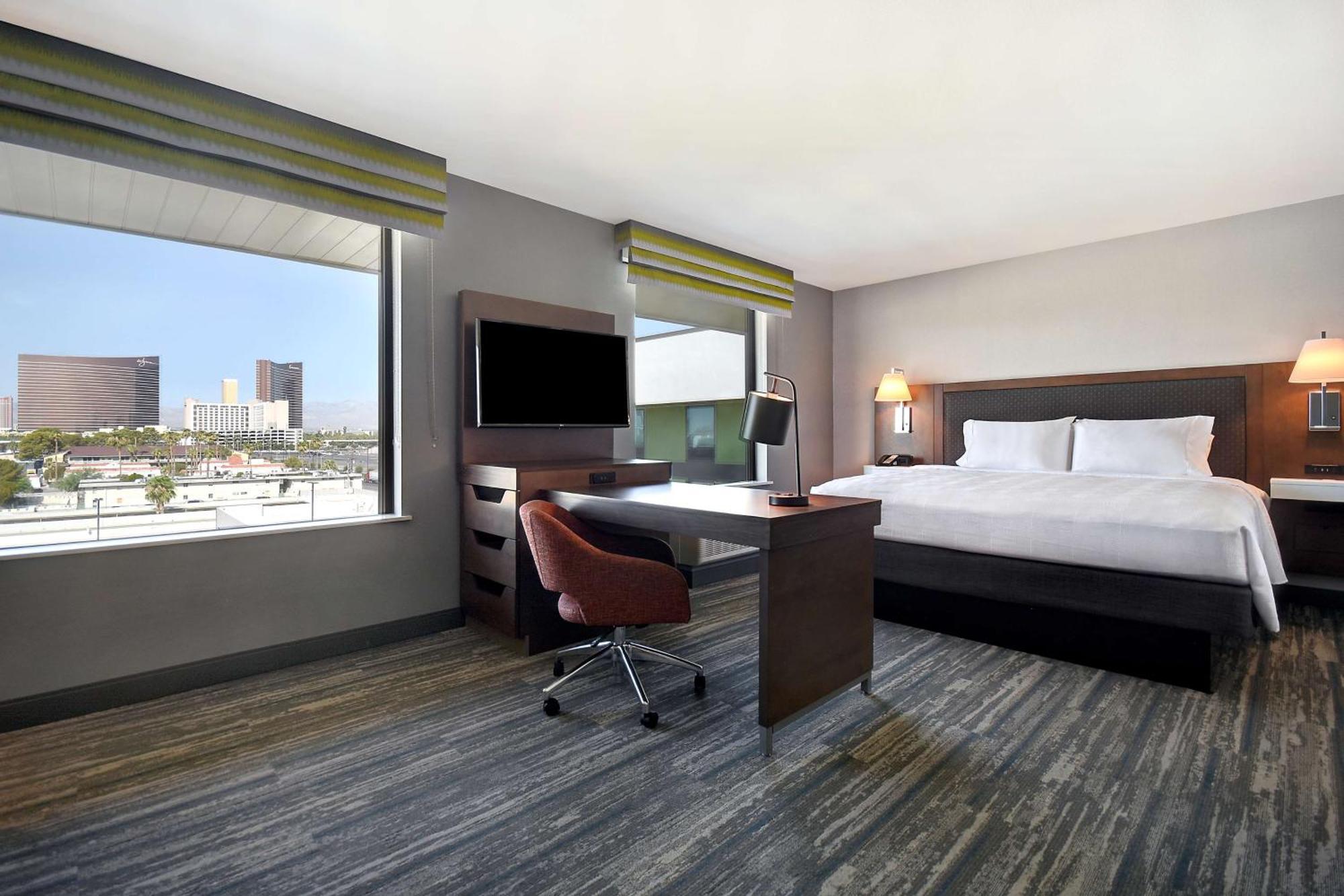 Hampton & Vegas Convention Center - No Fee 3*