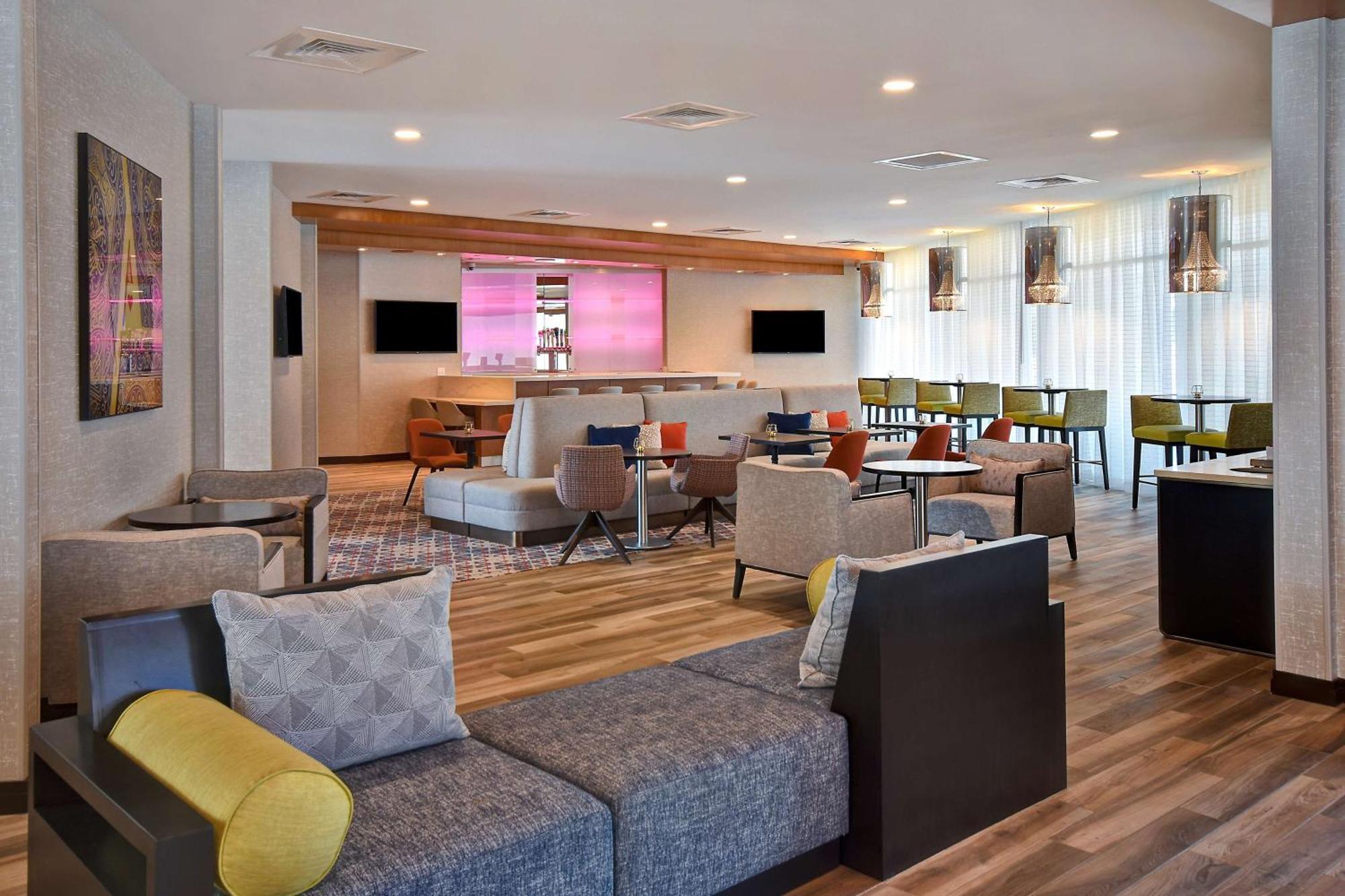 Hampton & Vegas Convention Center - No Fee Las Vegas