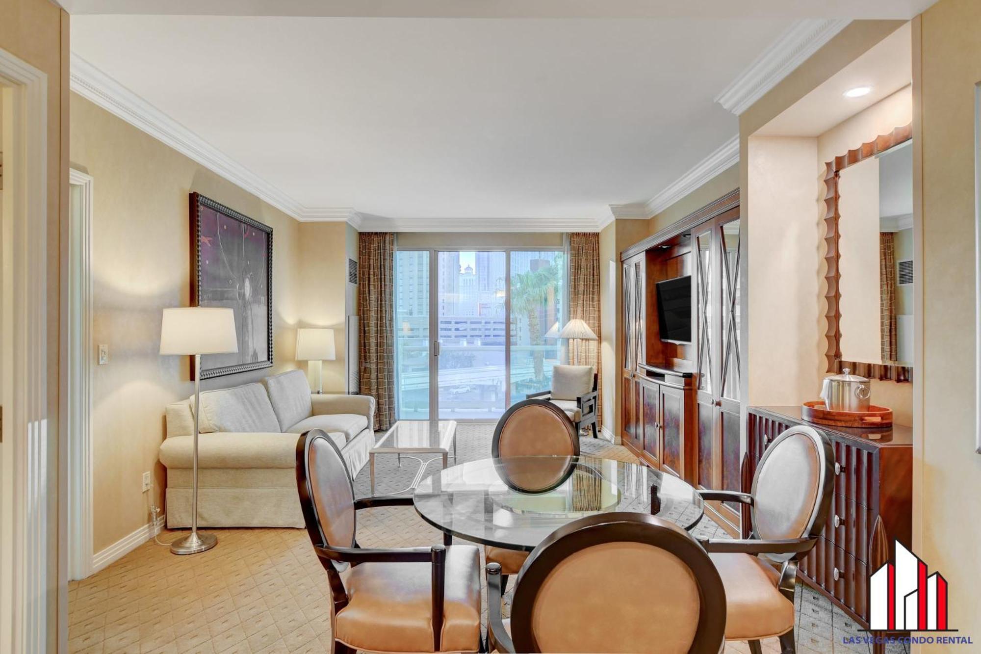 Mgm Signature-02-601 1br2ba F1 Strip View Balcony