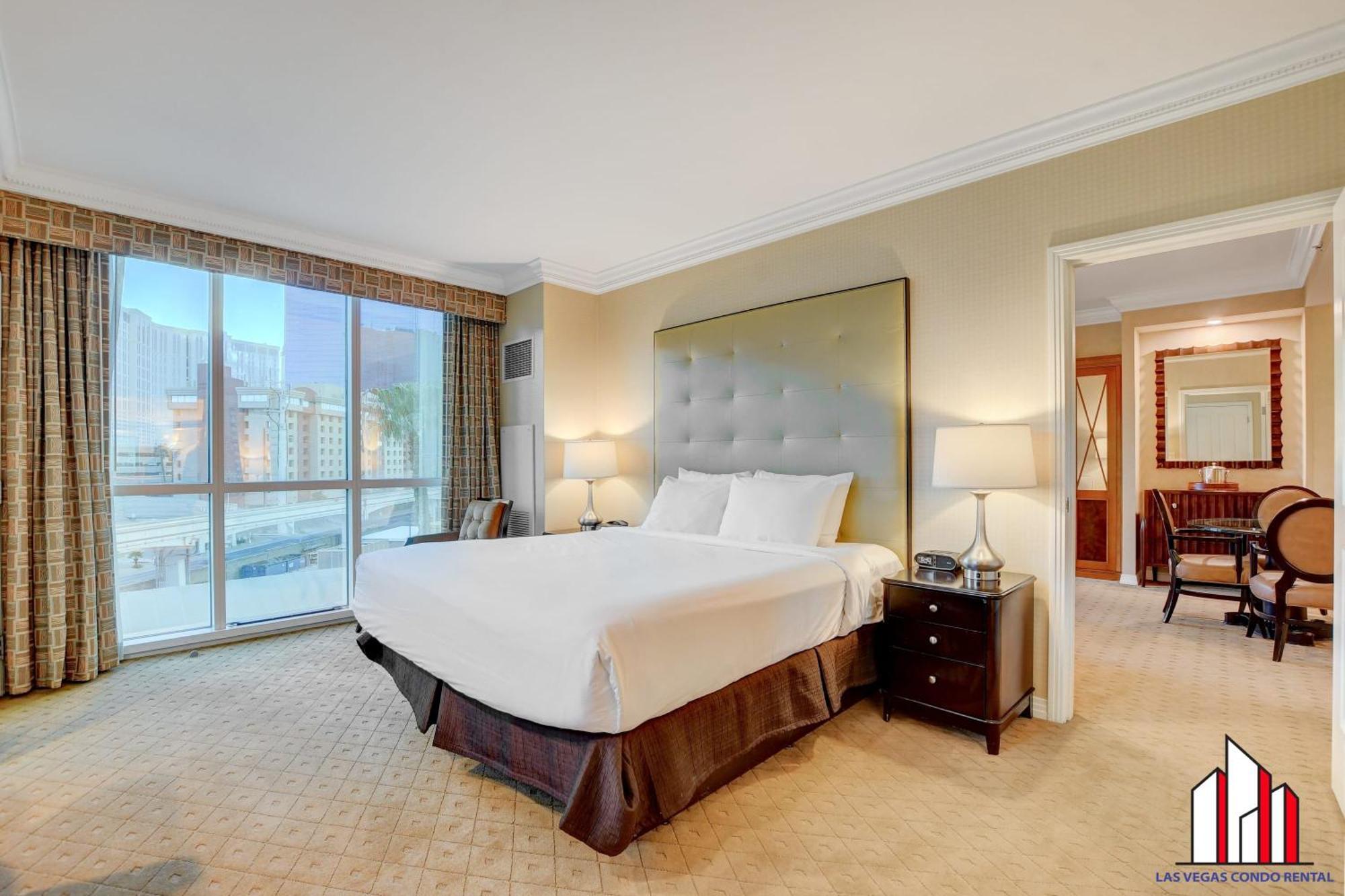 Mgm Signature-02-601 1br2ba F1 Strip View Balcony *