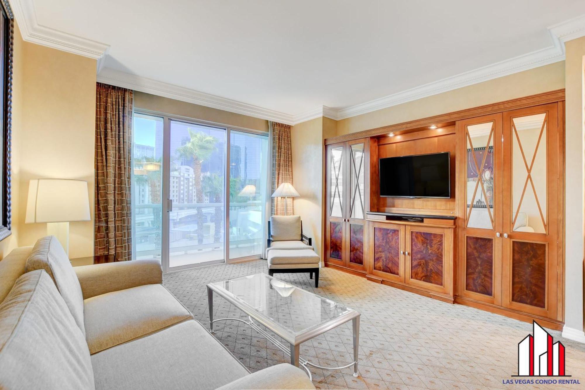 Mgm Signature-02-601 1br2ba F1 Strip View Balcony