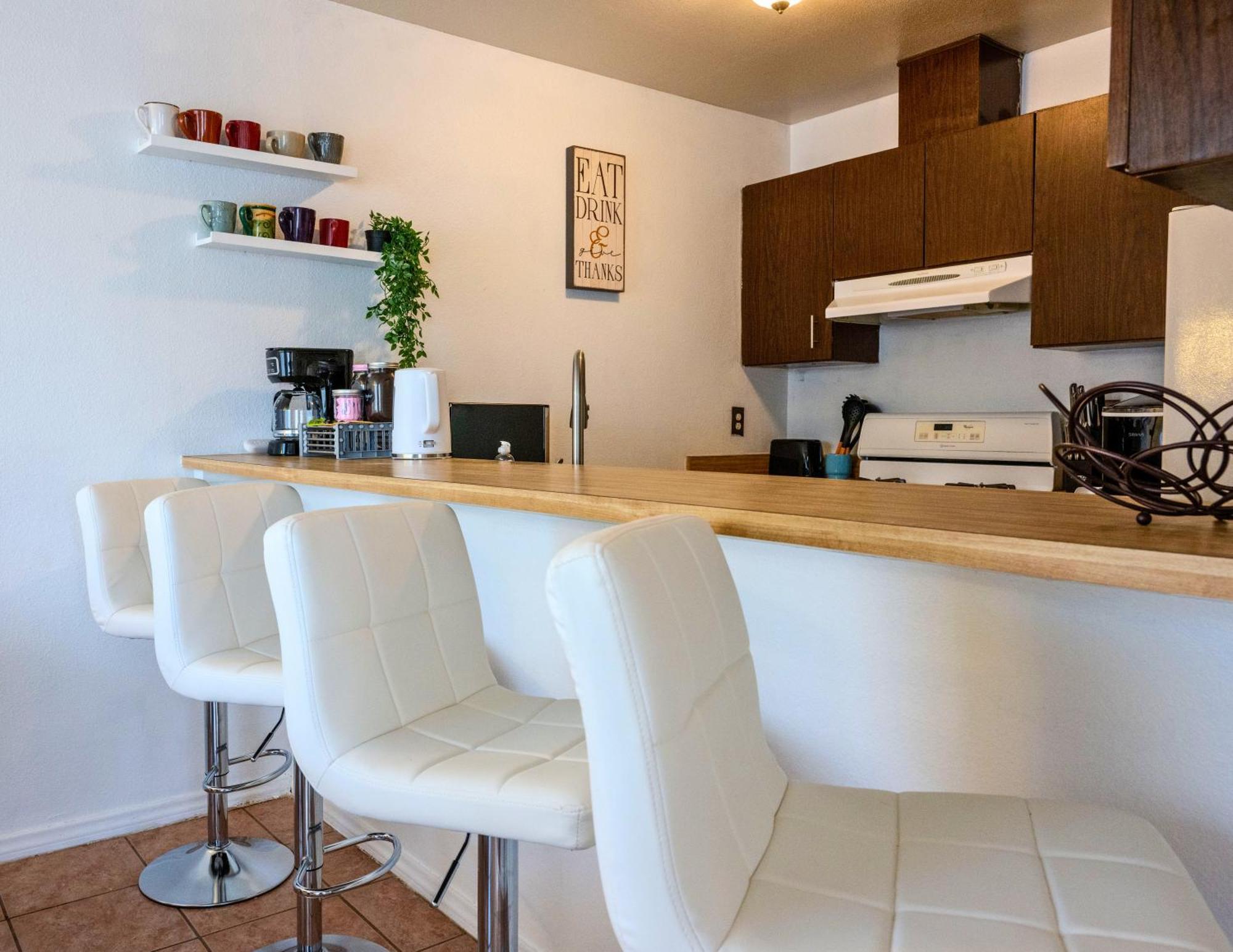 Stylish 2-bedroom Vegas Getaway With Amenities
