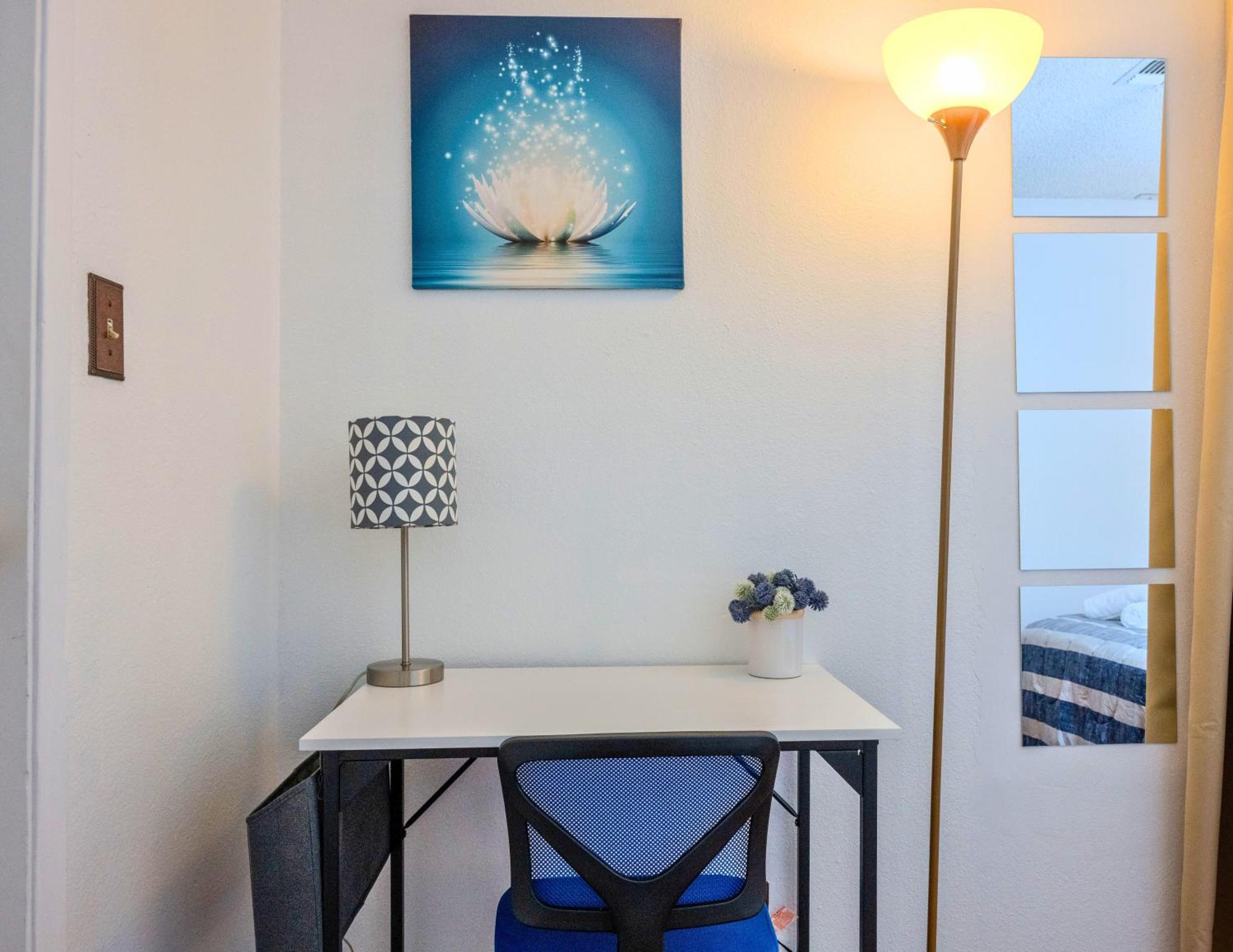 Holiday home Stylish 2-bedroom Vegas Getaway With Amenities