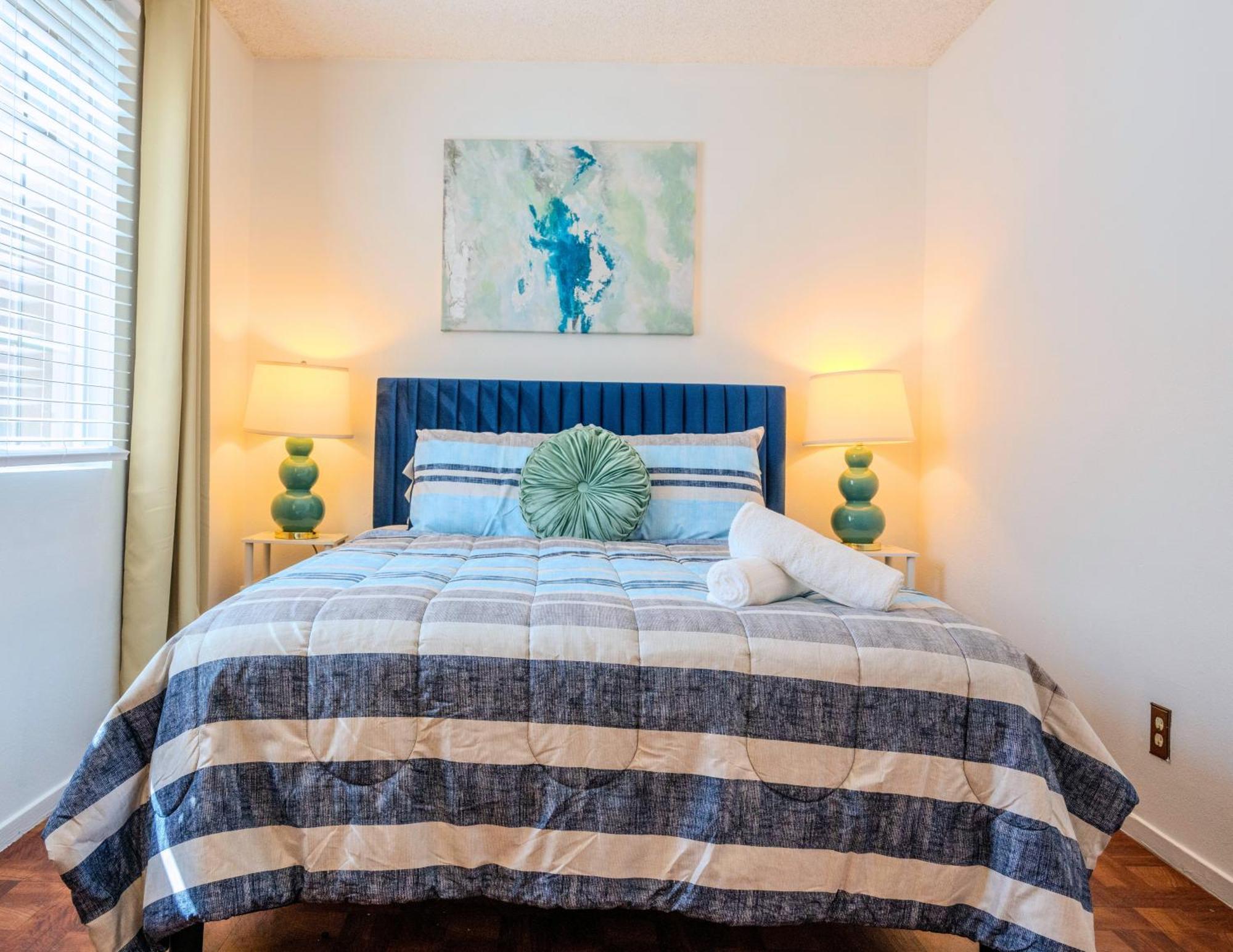 Stylish 2-bedroom Vegas Getaway With Amenities Holiday home Las Vegas