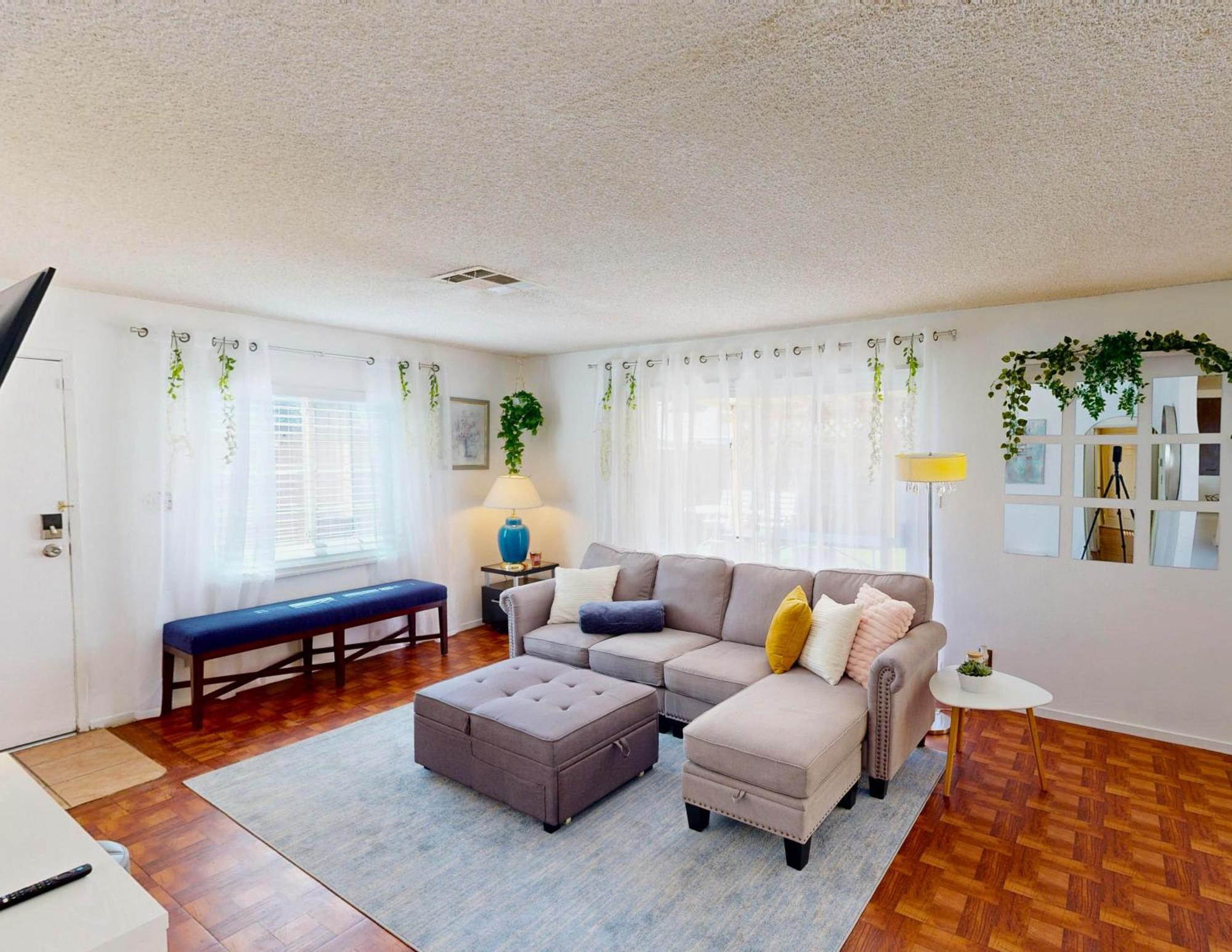 Stylish 2-bedroom Vegas Getaway With Amenities