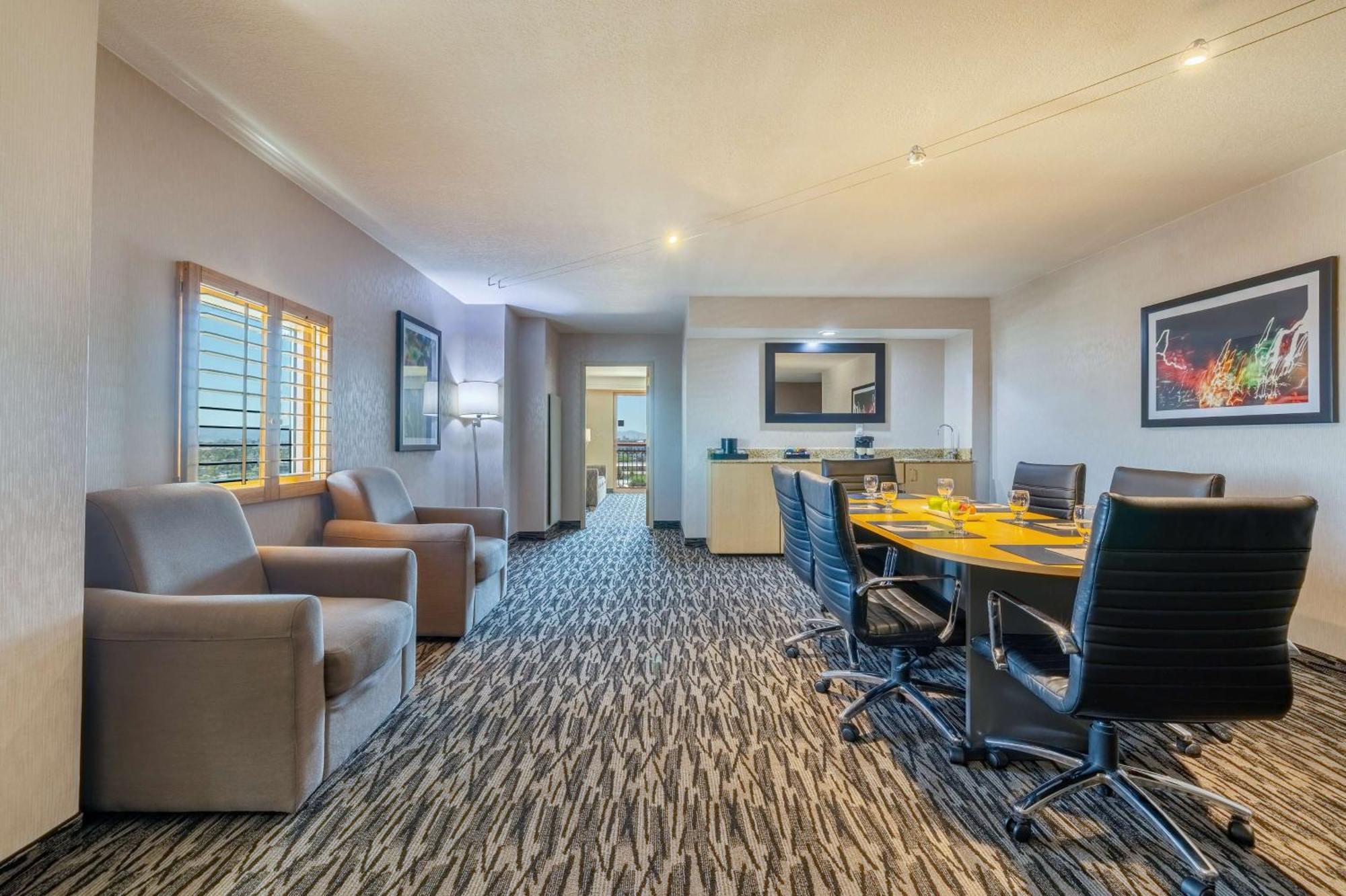 Hotel Embassy By Hilton Convention Center Vegas Las Vegas