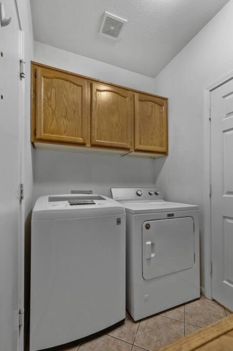 Vegas Retreats Pool, Arcade, Fun, 10min From Airport And The Strip Holiday home *