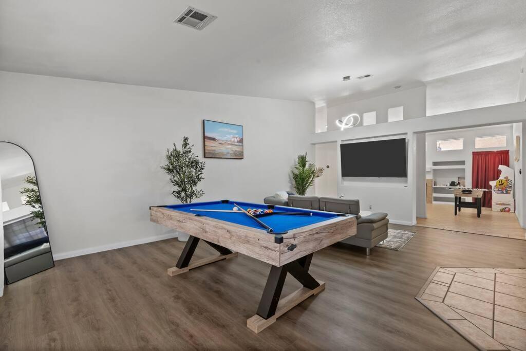 Vegas Retreats Pool, Arcade, Fun, 10min From Airport And The Strip Holiday home Las Vegas