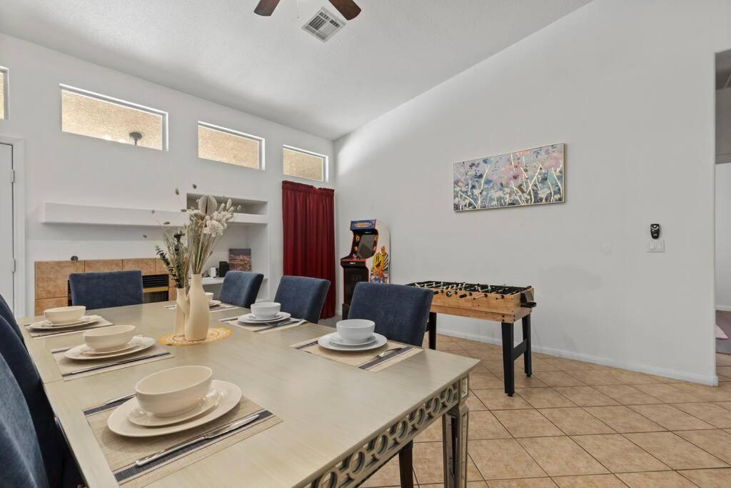 Vegas Retreats Pool, Arcade, Fun, 10min From Airport And The Strip Holiday home *