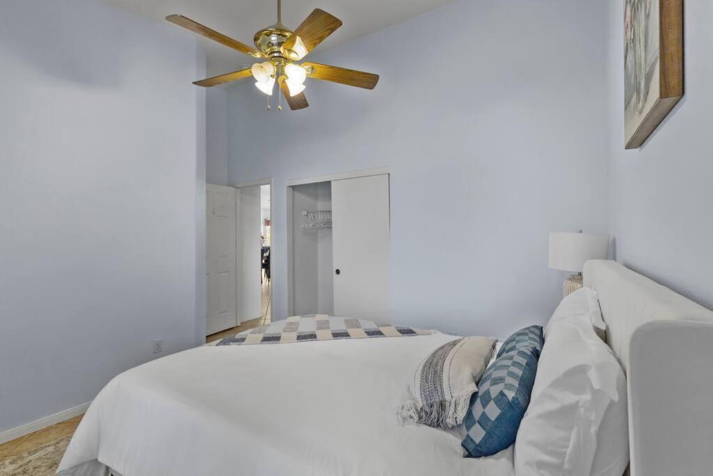 Vegas Retreats Pool, Arcade, Fun, 10min From Airport And The Strip Holiday home Las Vegas