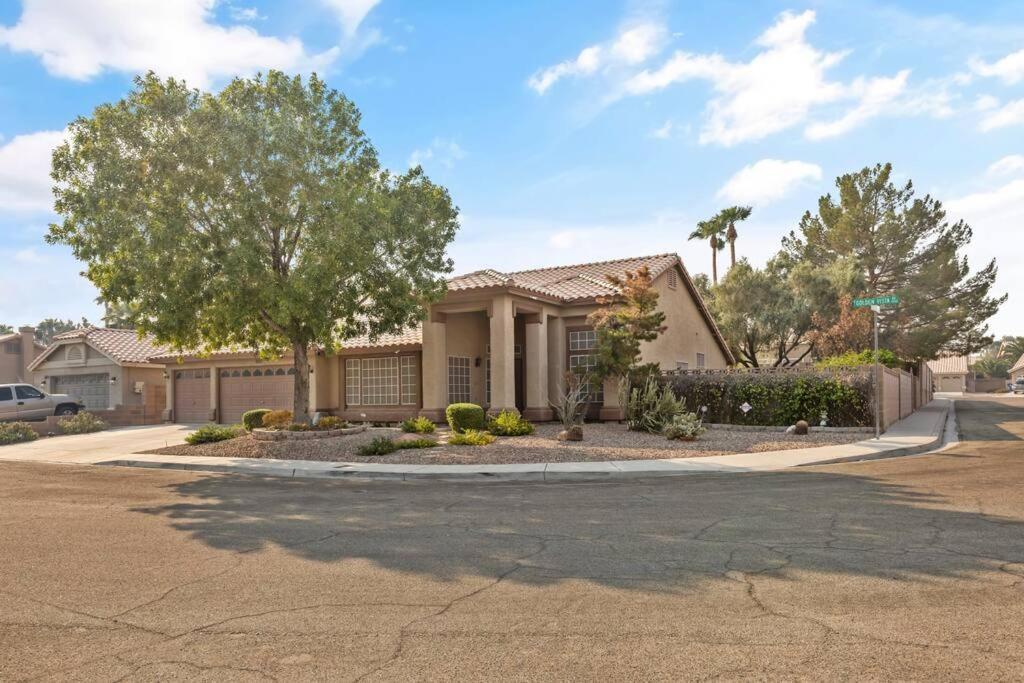 Vegas Retreats Pool, Arcade, Fun, 10min From Airport And The Strip Holiday home *