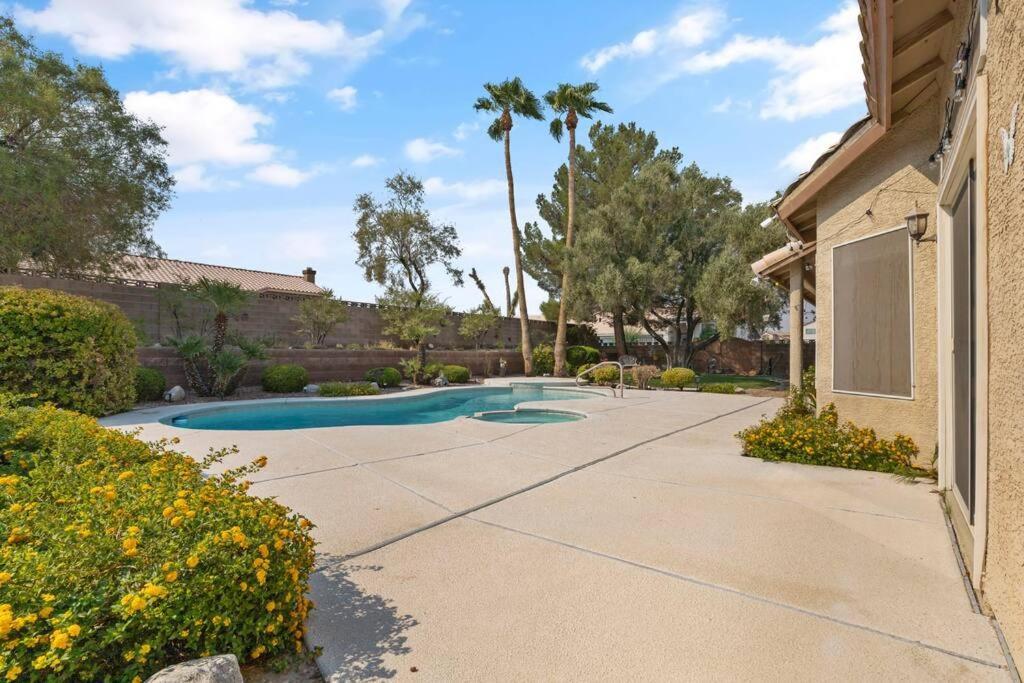 Vegas Retreats Pool, Arcade, Fun, 10min From Airport And The Strip Holiday home