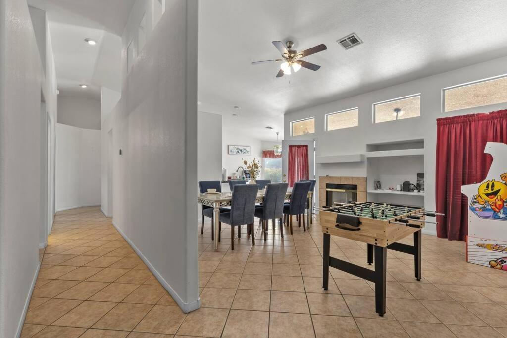 Vegas Retreats Pool, Arcade, Fun, 10min From Airport And The Strip Holiday home Las Vegas