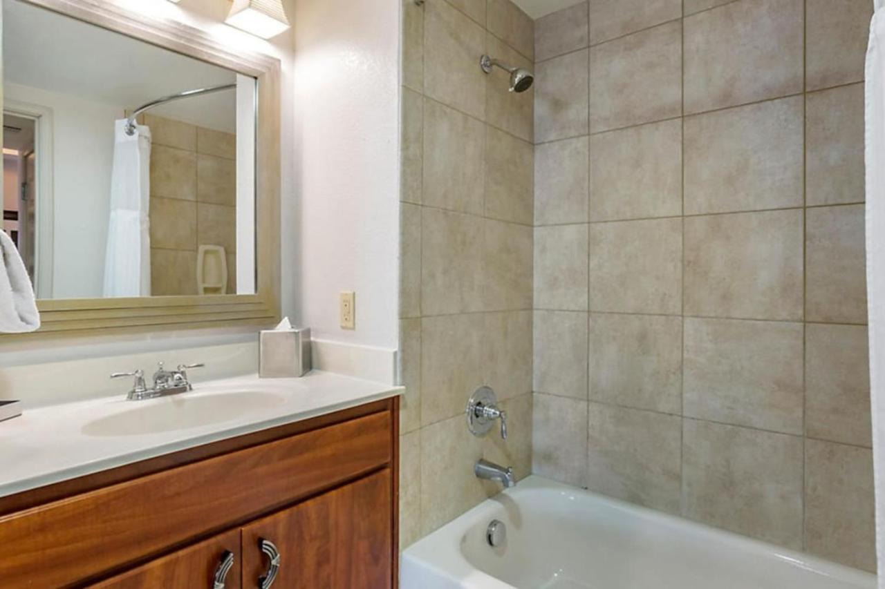 2bd With Amenities And Next To Shopping Right Off The Vegas Strip *