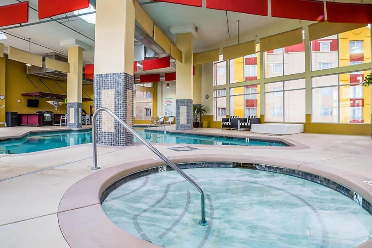 2bd With Amenities And Next To Shopping Right Off The Vegas Strip *