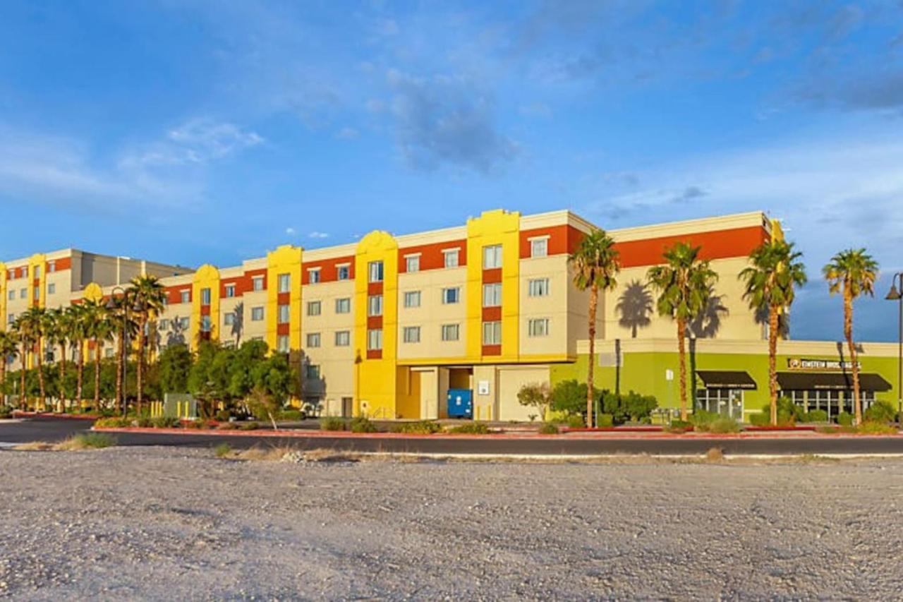 2bd With Amenities And Next To Shopping Right Off The Vegas Strip Holiday home
