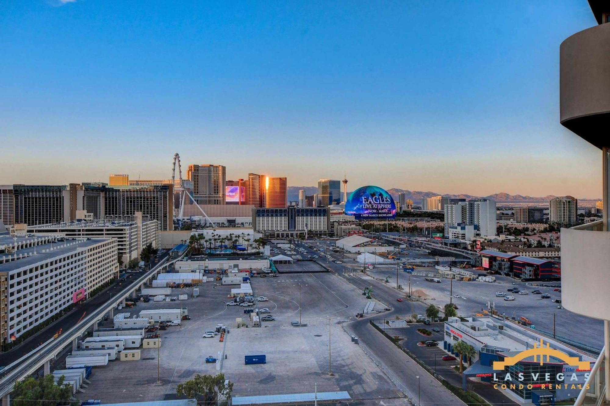 Mgm Signature-17-801 1br2ba F1 Strip View Balcony *