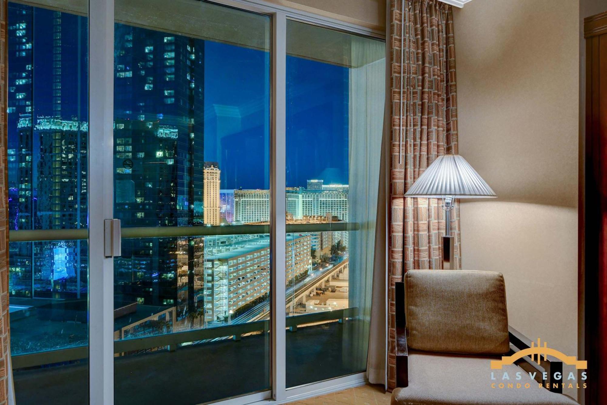 Mgm Signature-17-801 1br2ba F1 Strip View Balcony *