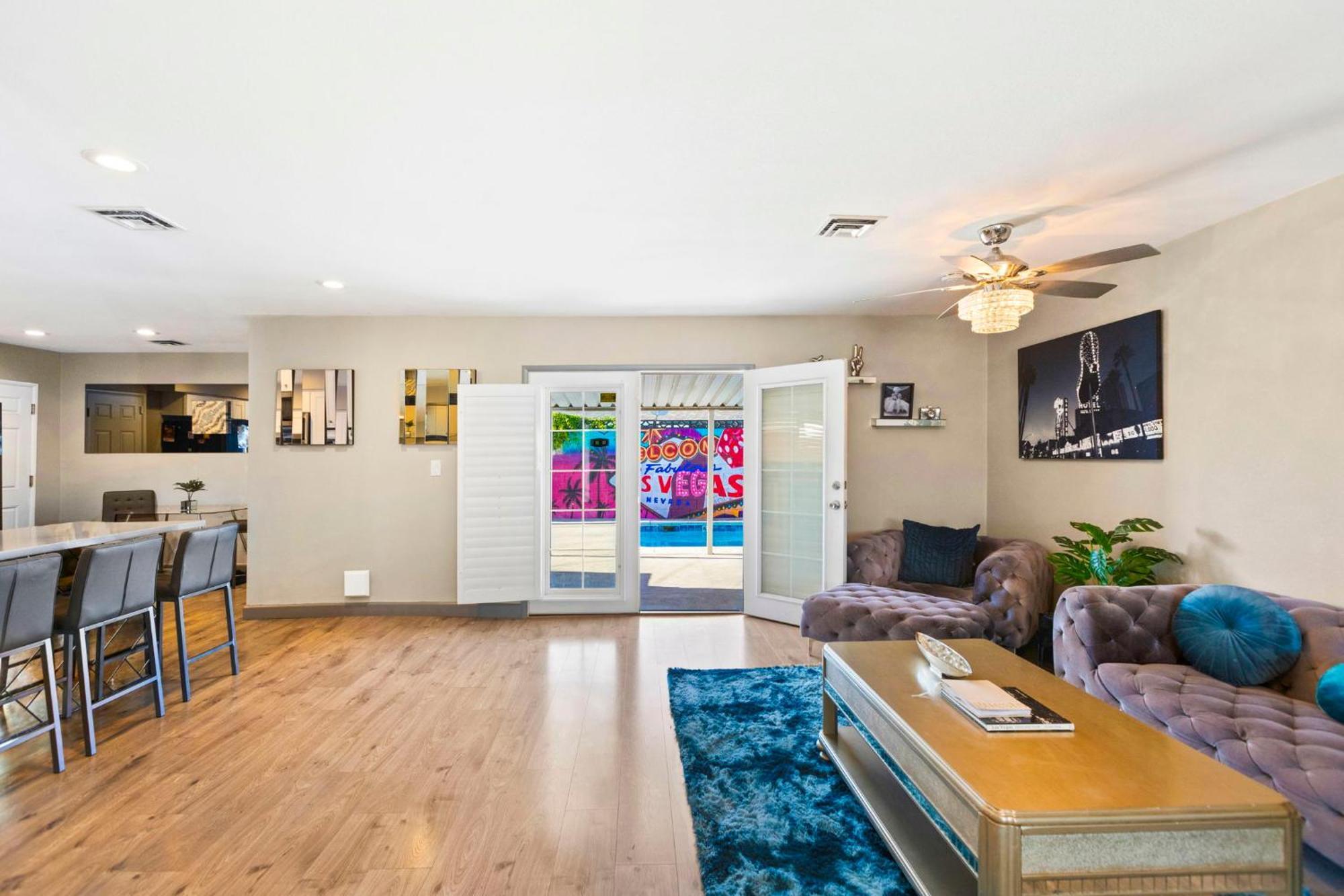 Modern Retreat Close To Lv Strip Holiday home *