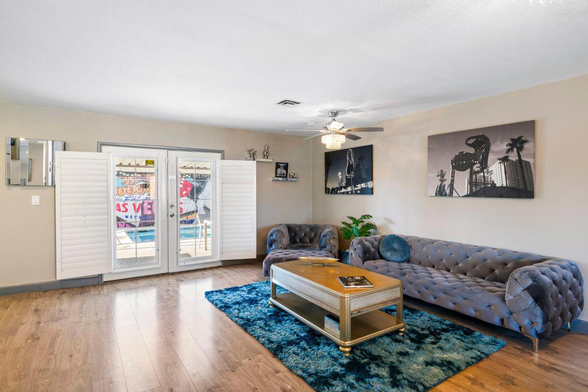 Modern Retreat Close To Lv Strip Holiday home Las Vegas