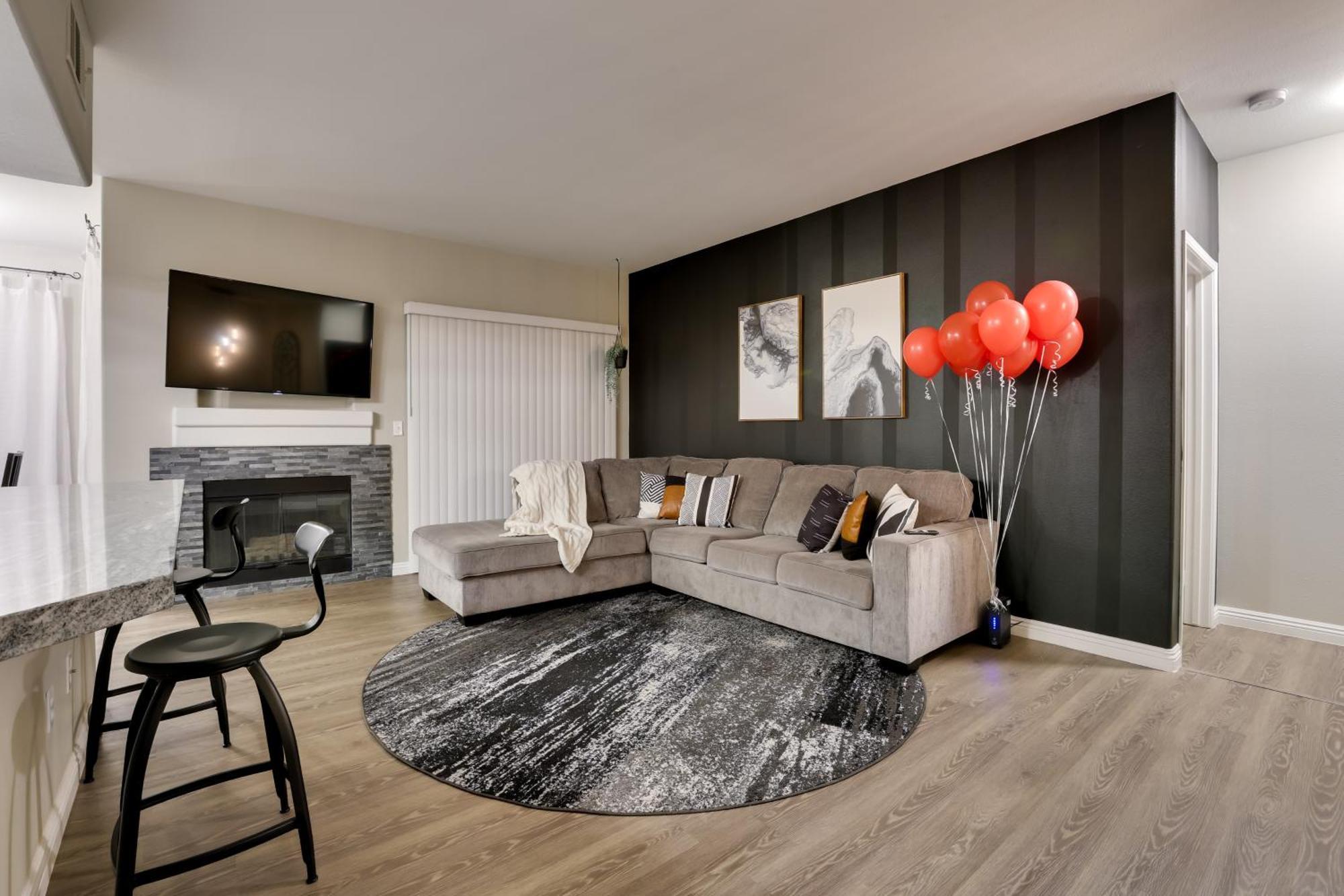 6 Mi To Vegas Strip City-view Gem With Pool Access Apartment