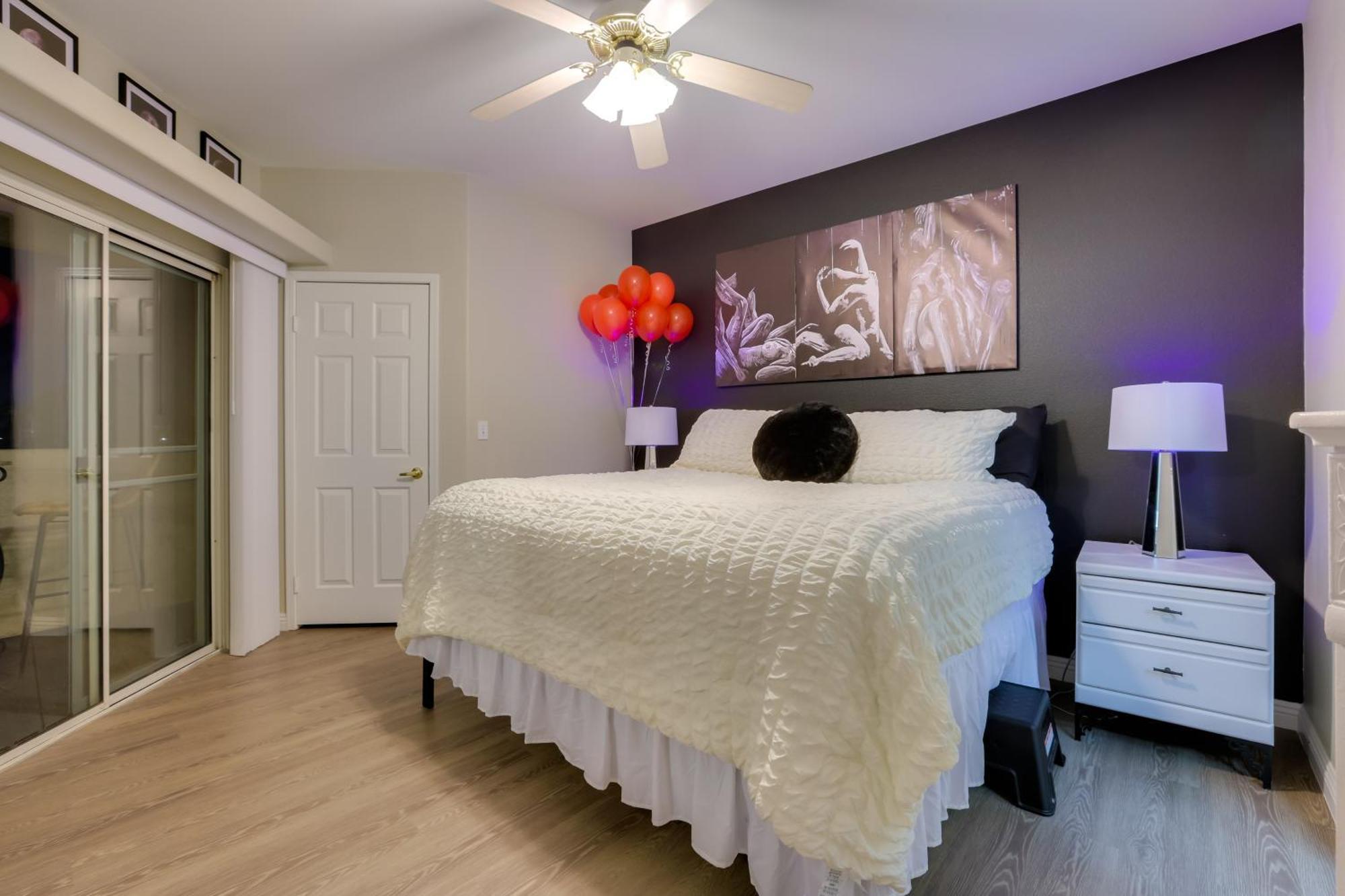 6 Mi To Vegas Strip City-view Gem With Pool Access Apartment