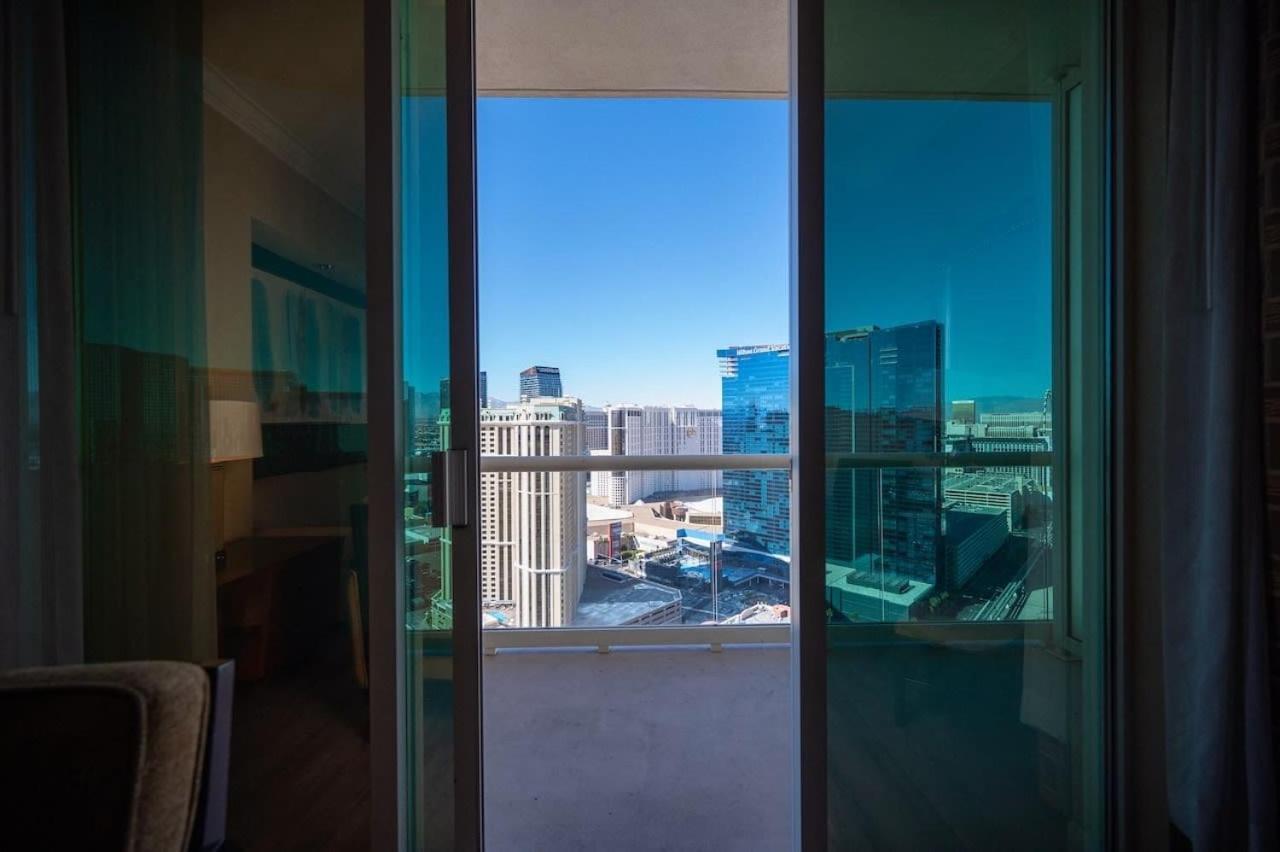 No Fee Strip View Balcony+ Free Valet+ Pool Holiday home Las Vegas