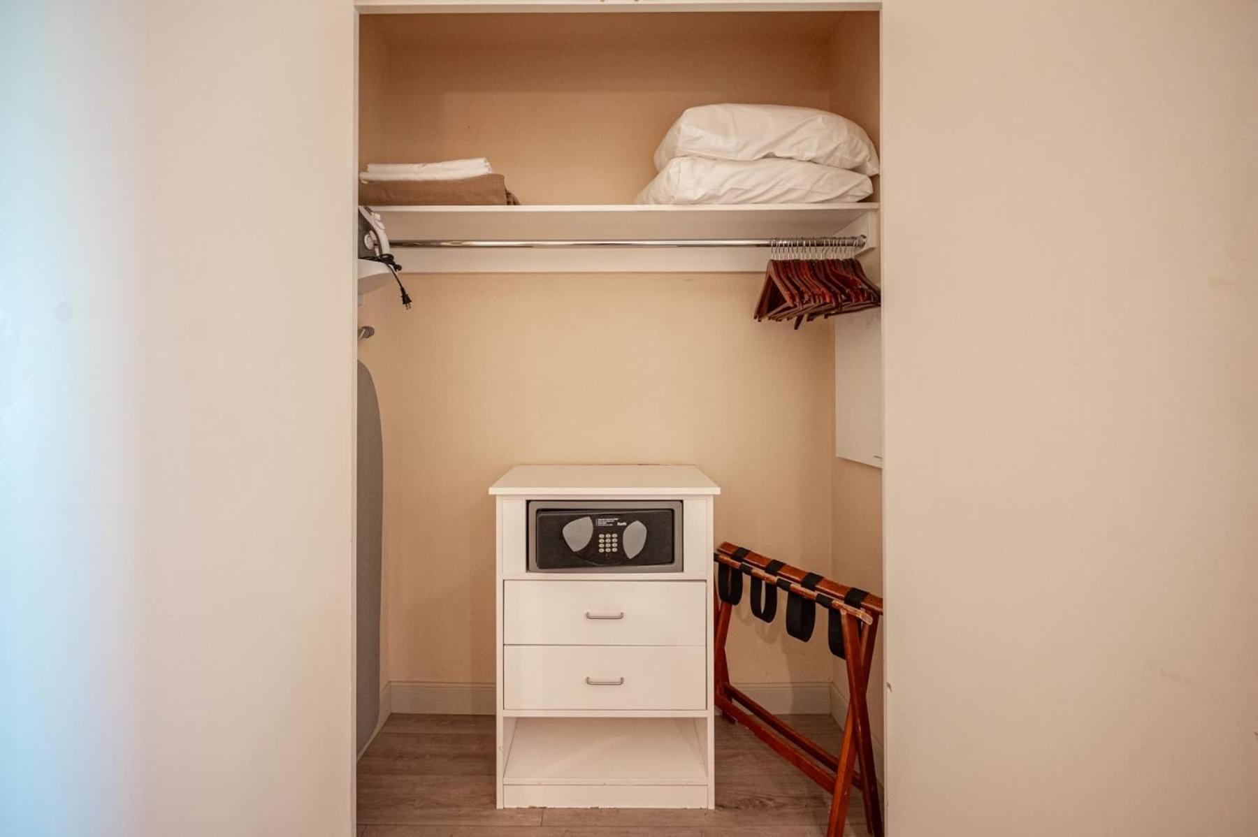 No Fee Strip View Balcony+ Free Valet+ Pool *