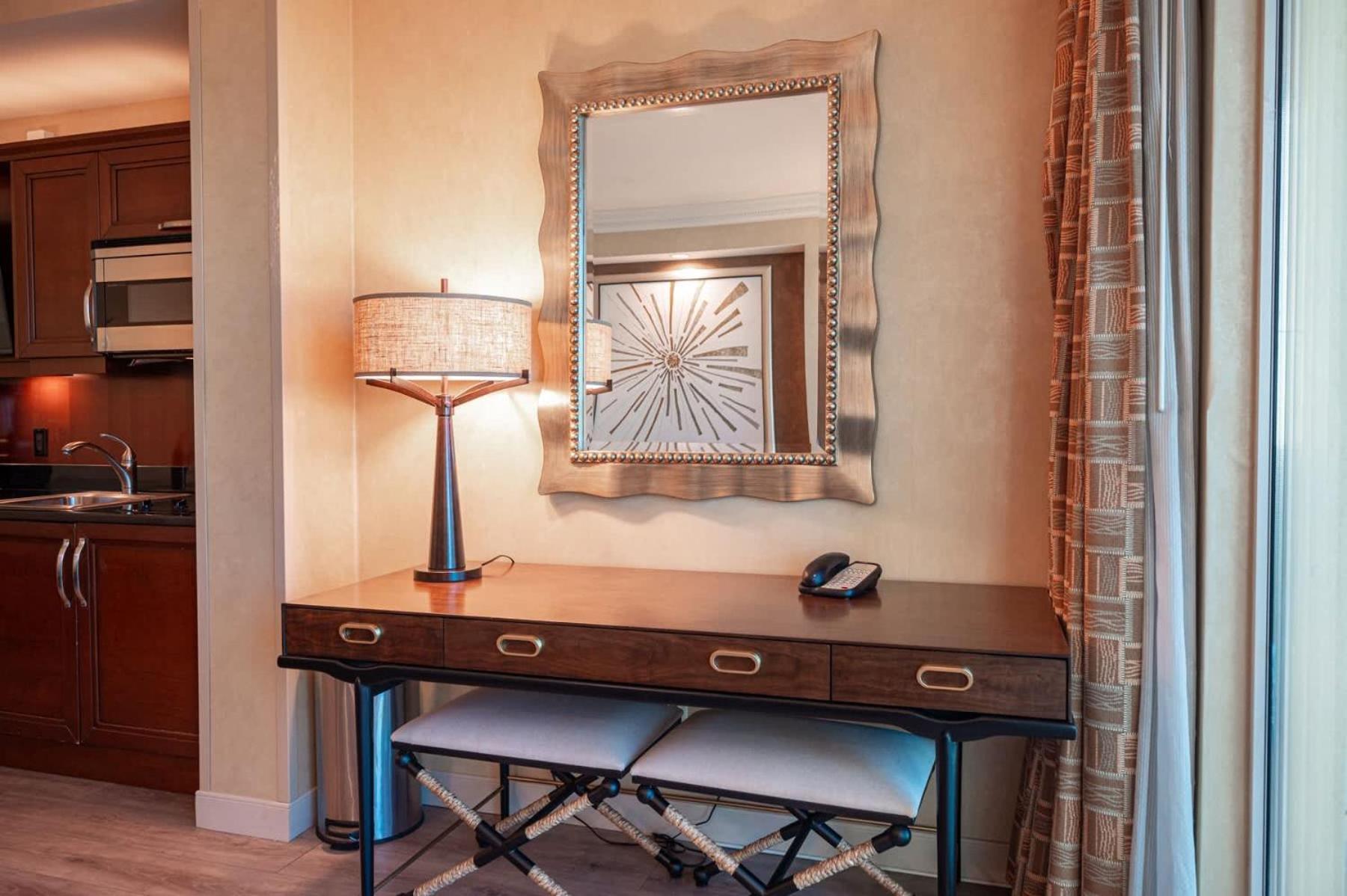No Fee Strip View Balcony+ Free Valet+ Pool