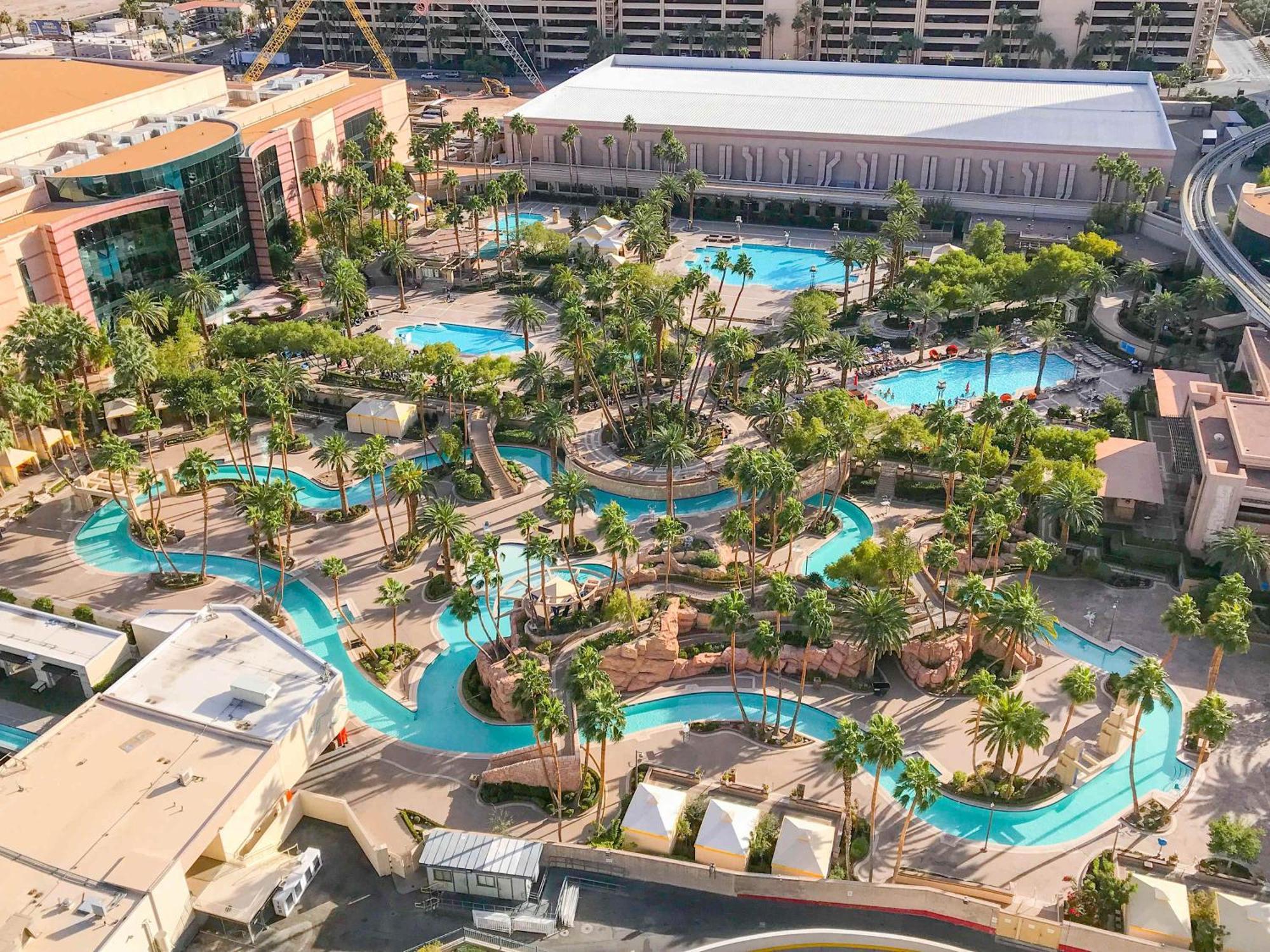 Holiday home No Fee Strip View Balcony+ Free Valet+ Pool Las Vegas