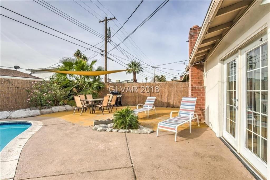 Furnished In West Vegas Holiday home *