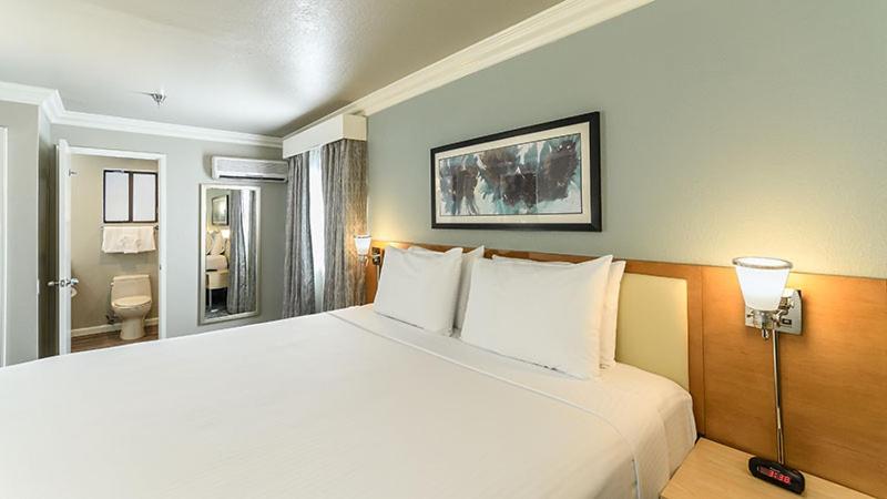 Alexis Park Hotel 3*