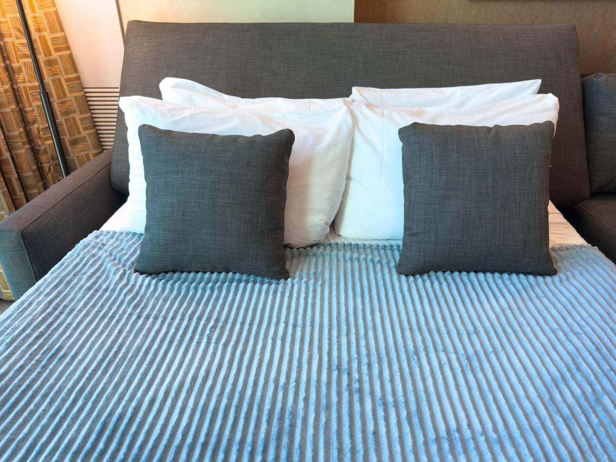No Fee Strip View Balcony+ Free Valet+ Pool * Las Vegas