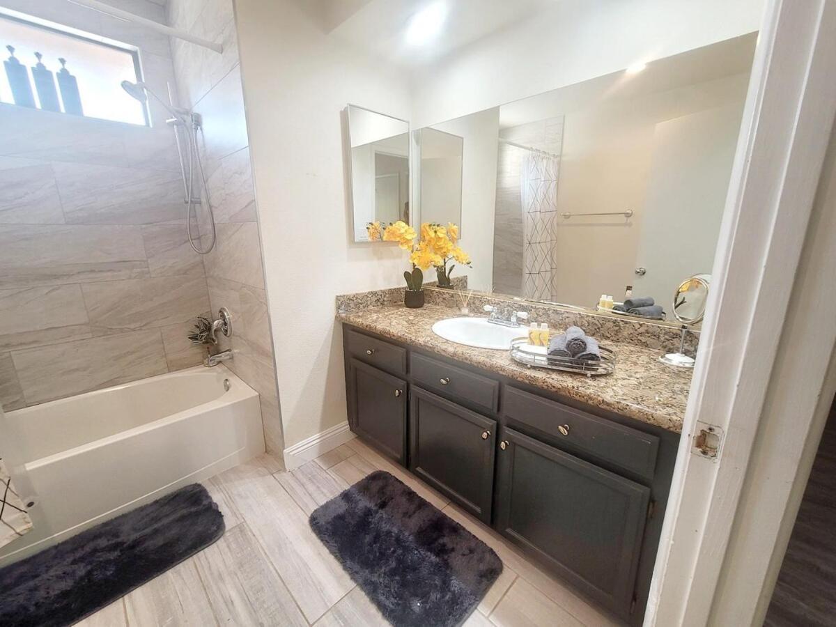 Ferienhaus Treasure Bay-3br Pool & Hot Tub Oasis Near T Strip *