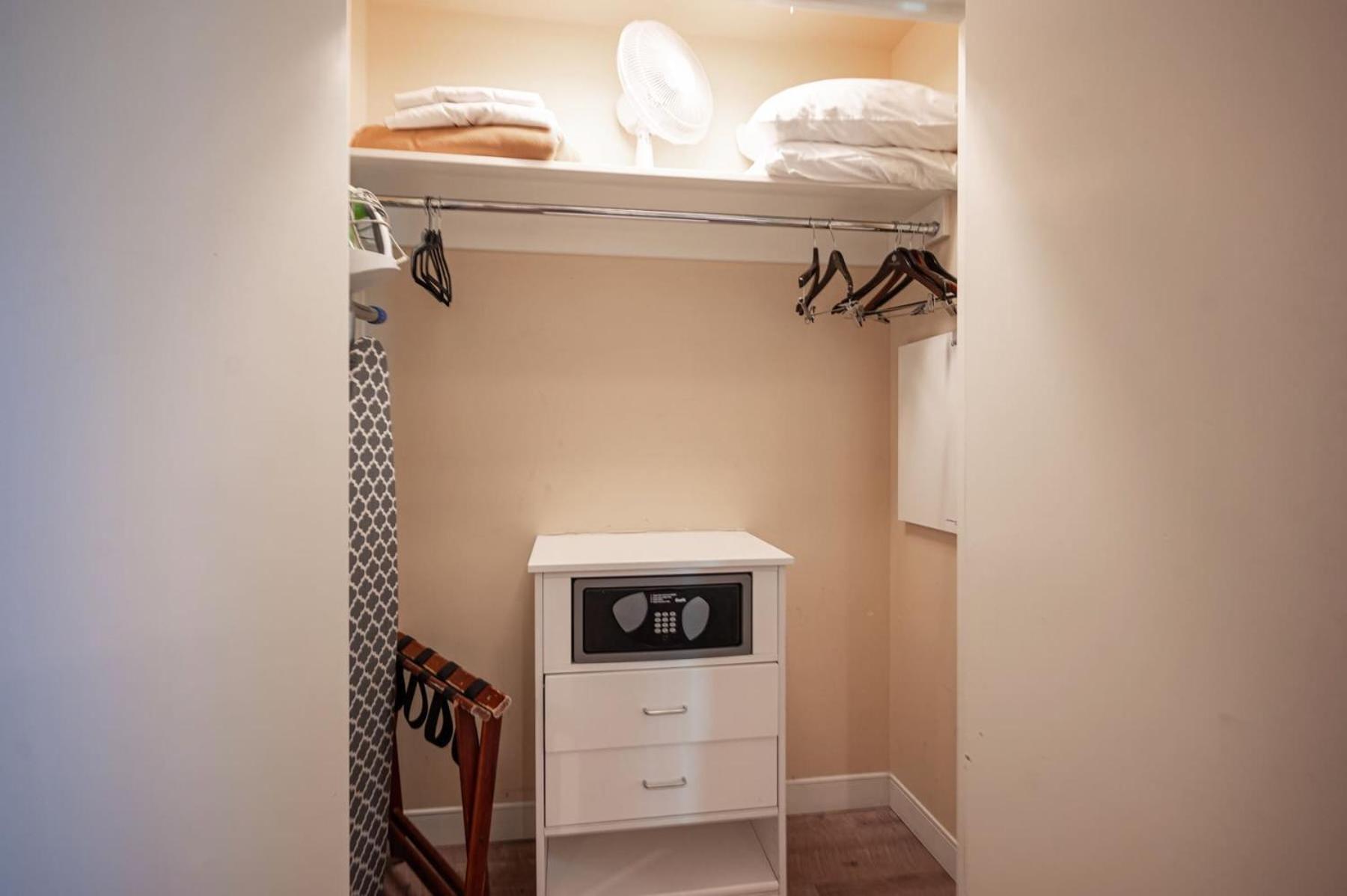 Holiday home No Fee Strip View Suites+ Free Valet + Pool Las Vegas