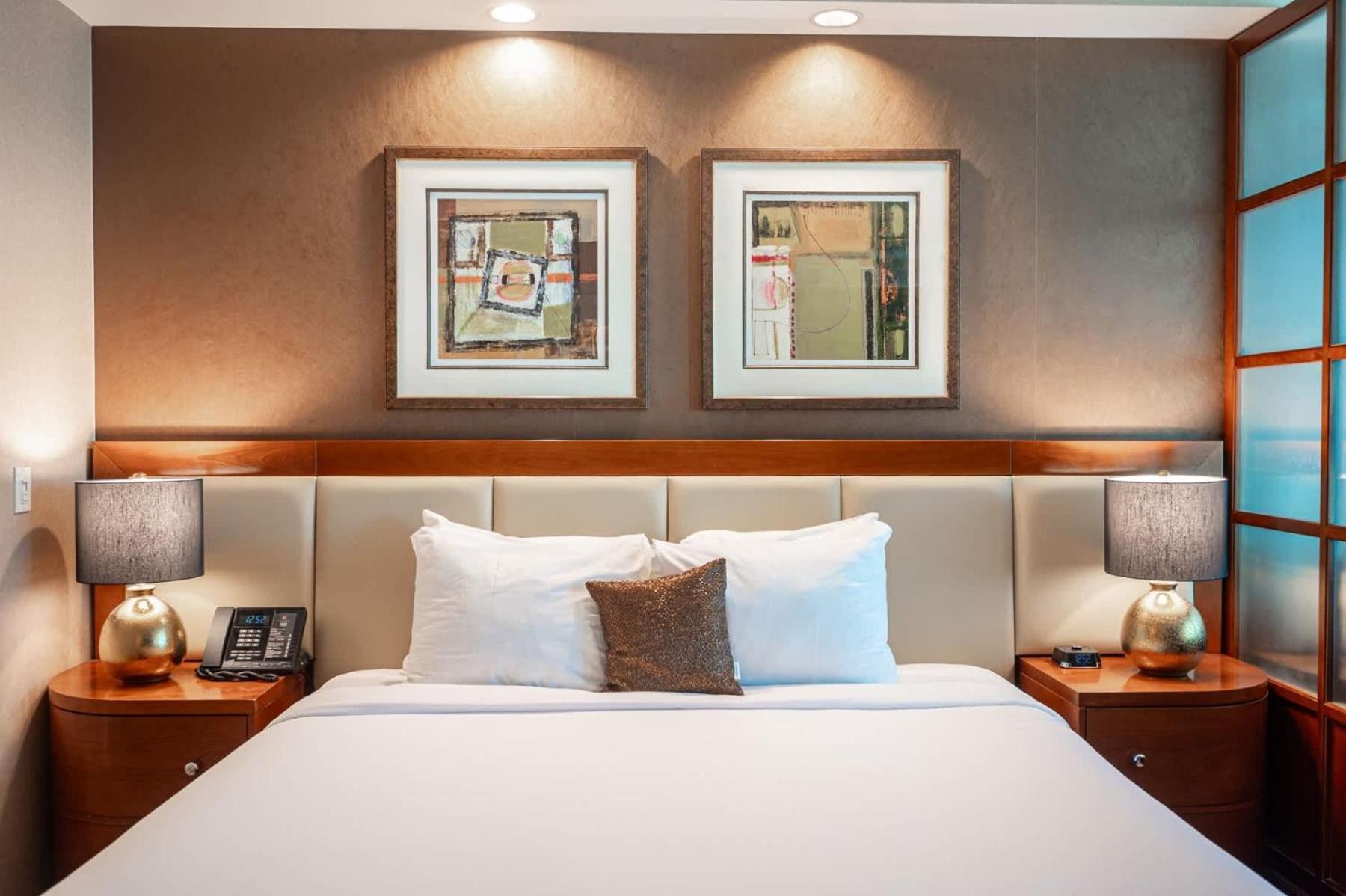 Holiday home No Fee Strip View Suites+ Free Valet + Pool *