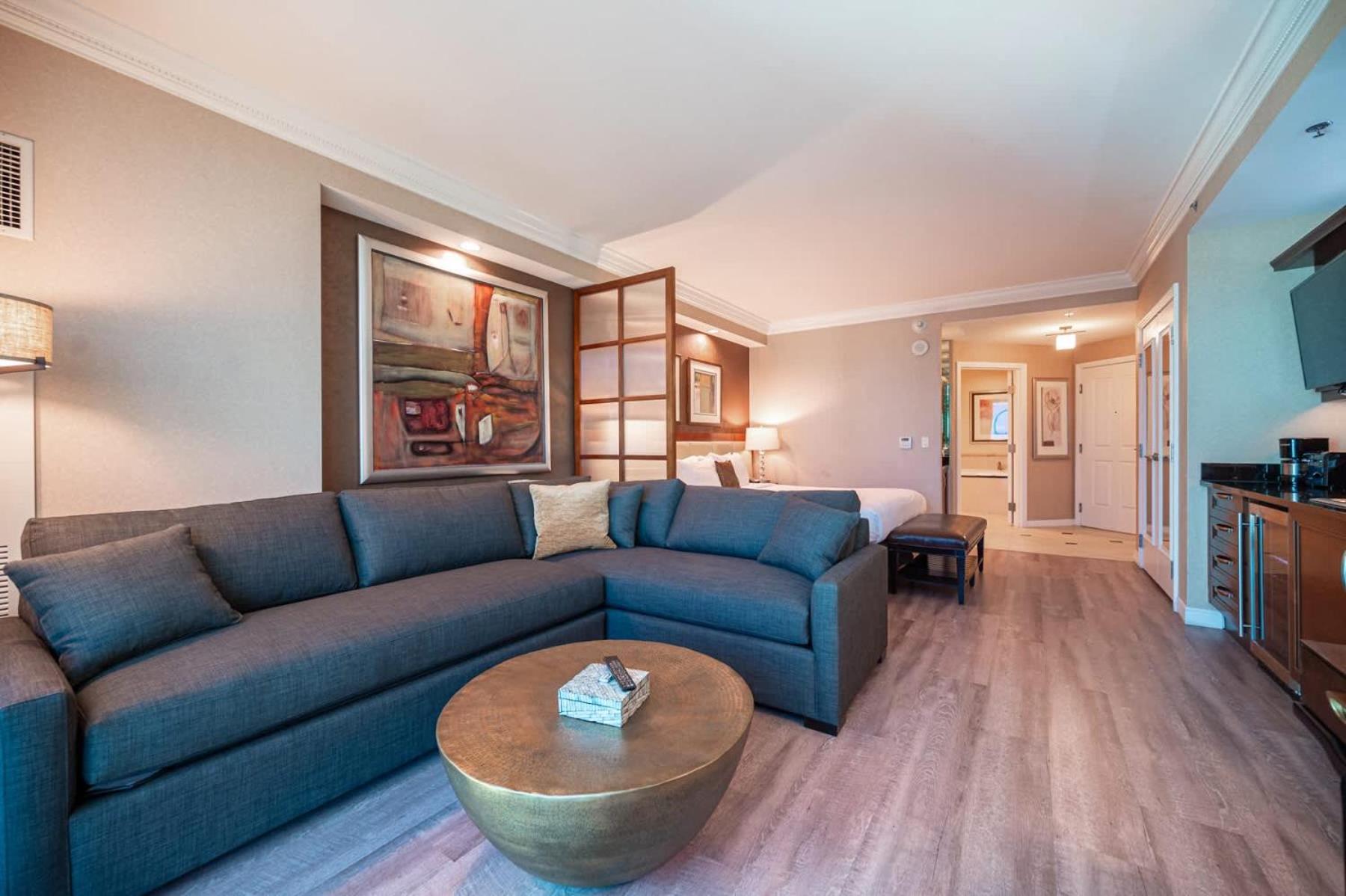 No Fee Strip View Suites+ Free Valet + Pool Holiday home Las Vegas