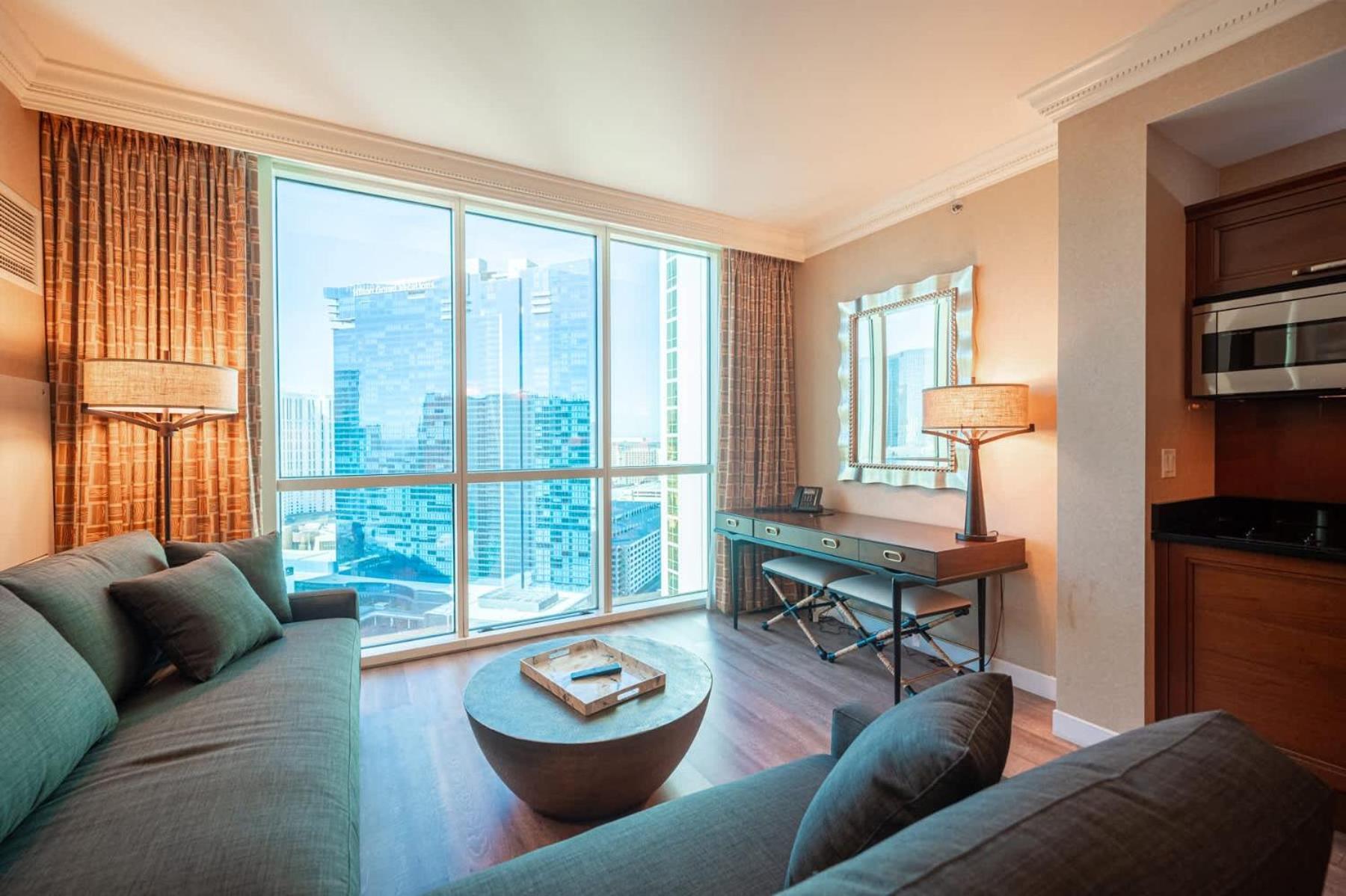 No Fee Strip View Suites+ Free Valet + Pool