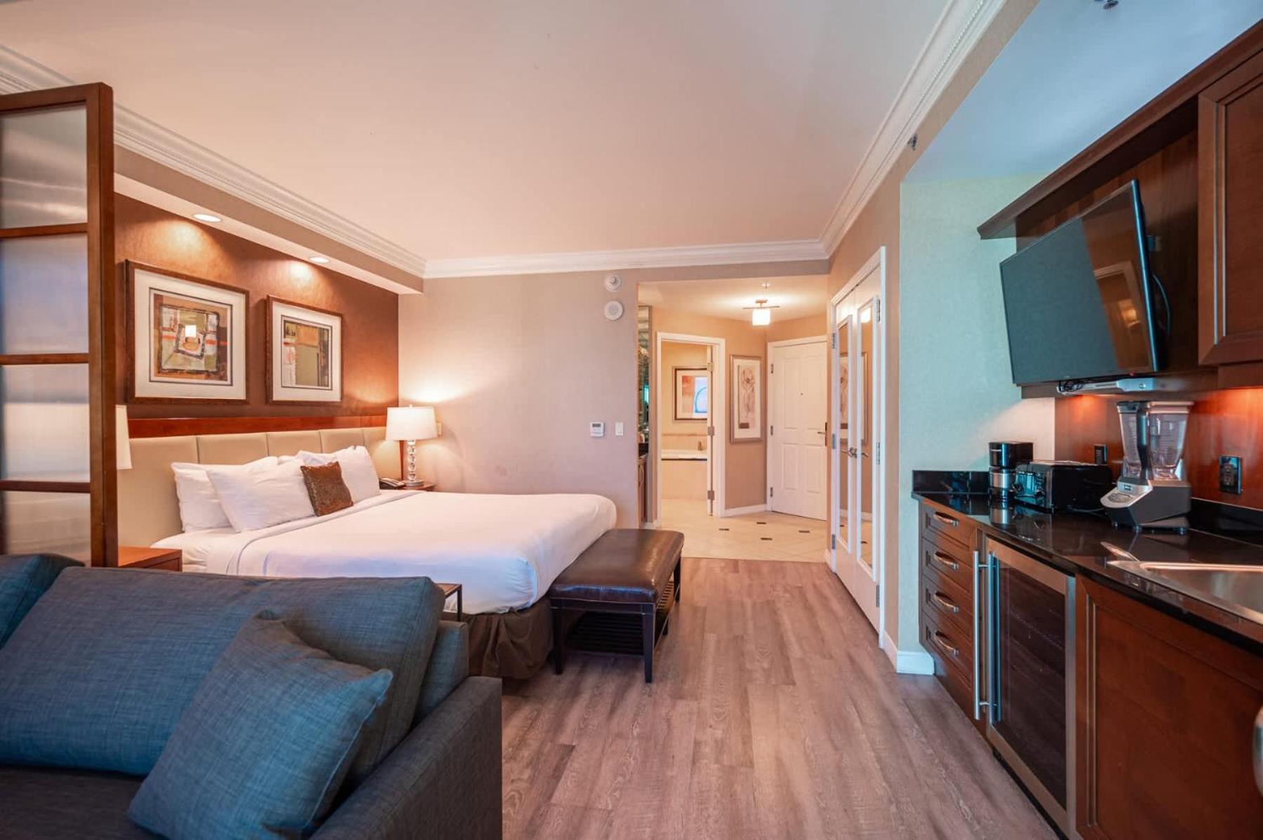 No Fee Strip View Suites+ Free Valet + Pool * Las Vegas