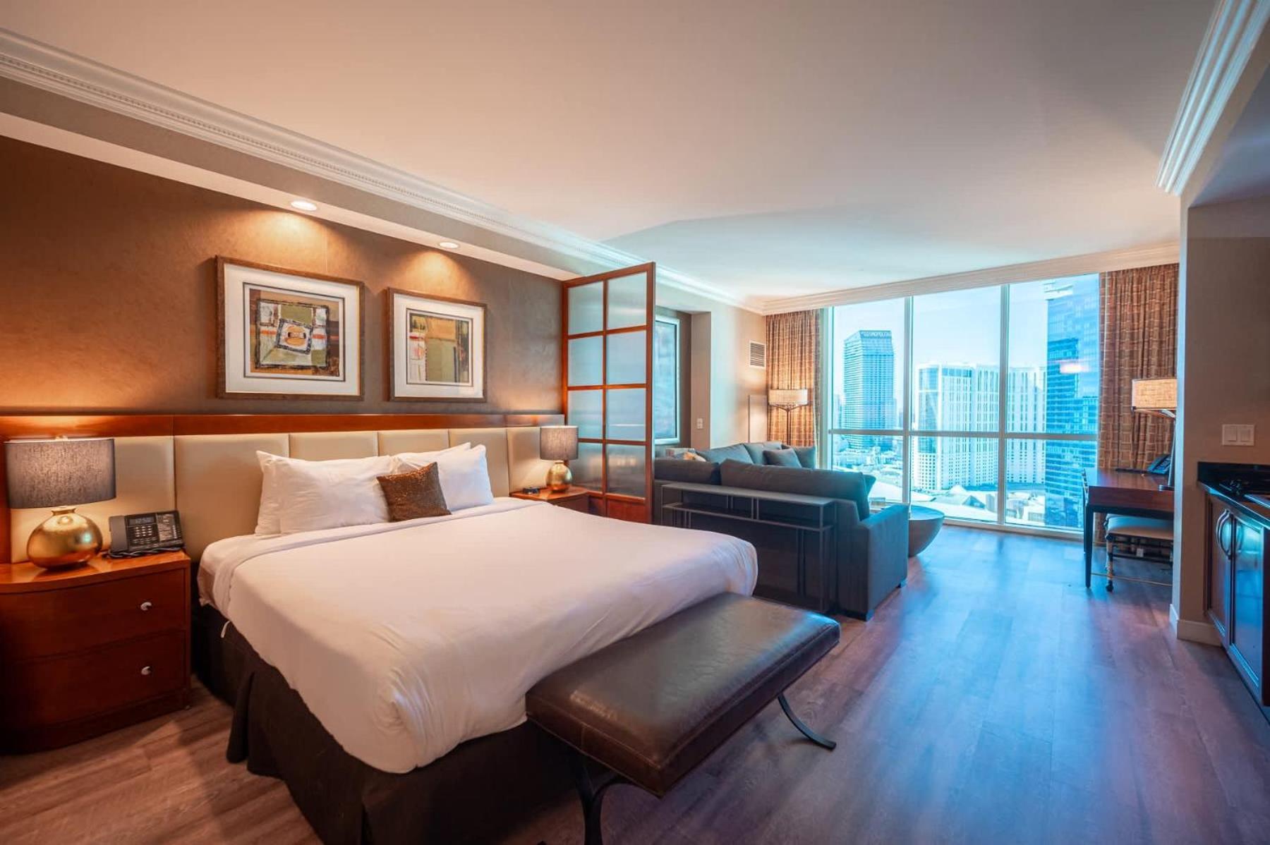 No Fee Strip View Suites+ Free Valet + Pool