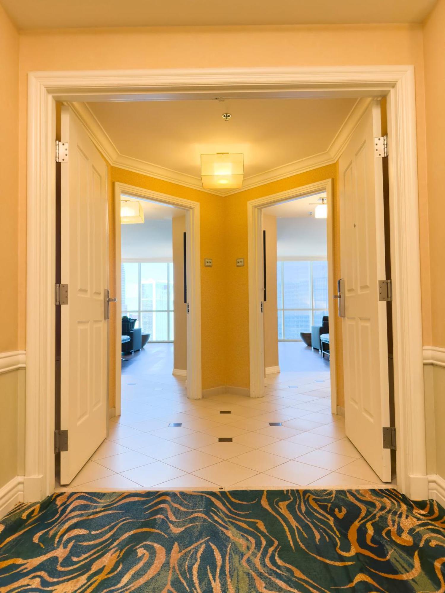 Holiday home No Fee Strip View Suites+ Free Valet + Pool Las Vegas