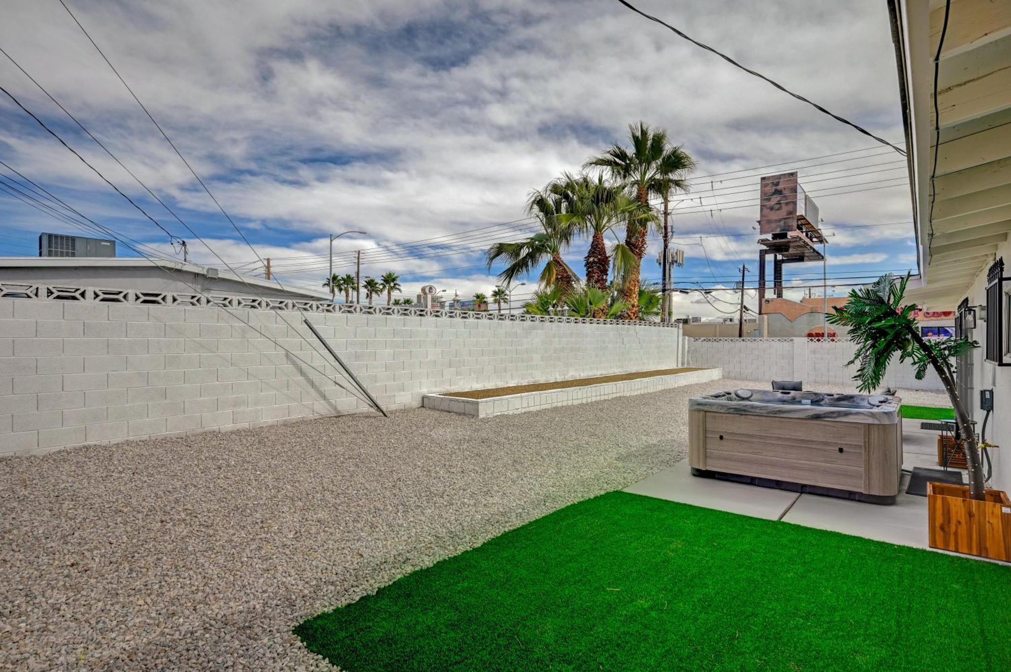 Holiday home 5 Min To The Strip Hot Tub Sleeps 7 Game &
