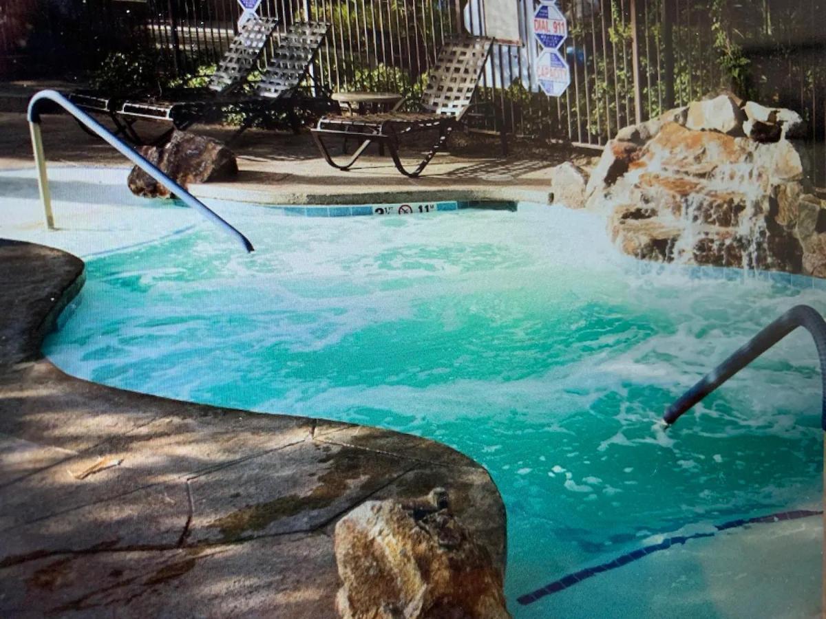 Tahiti Village & Las Vegas